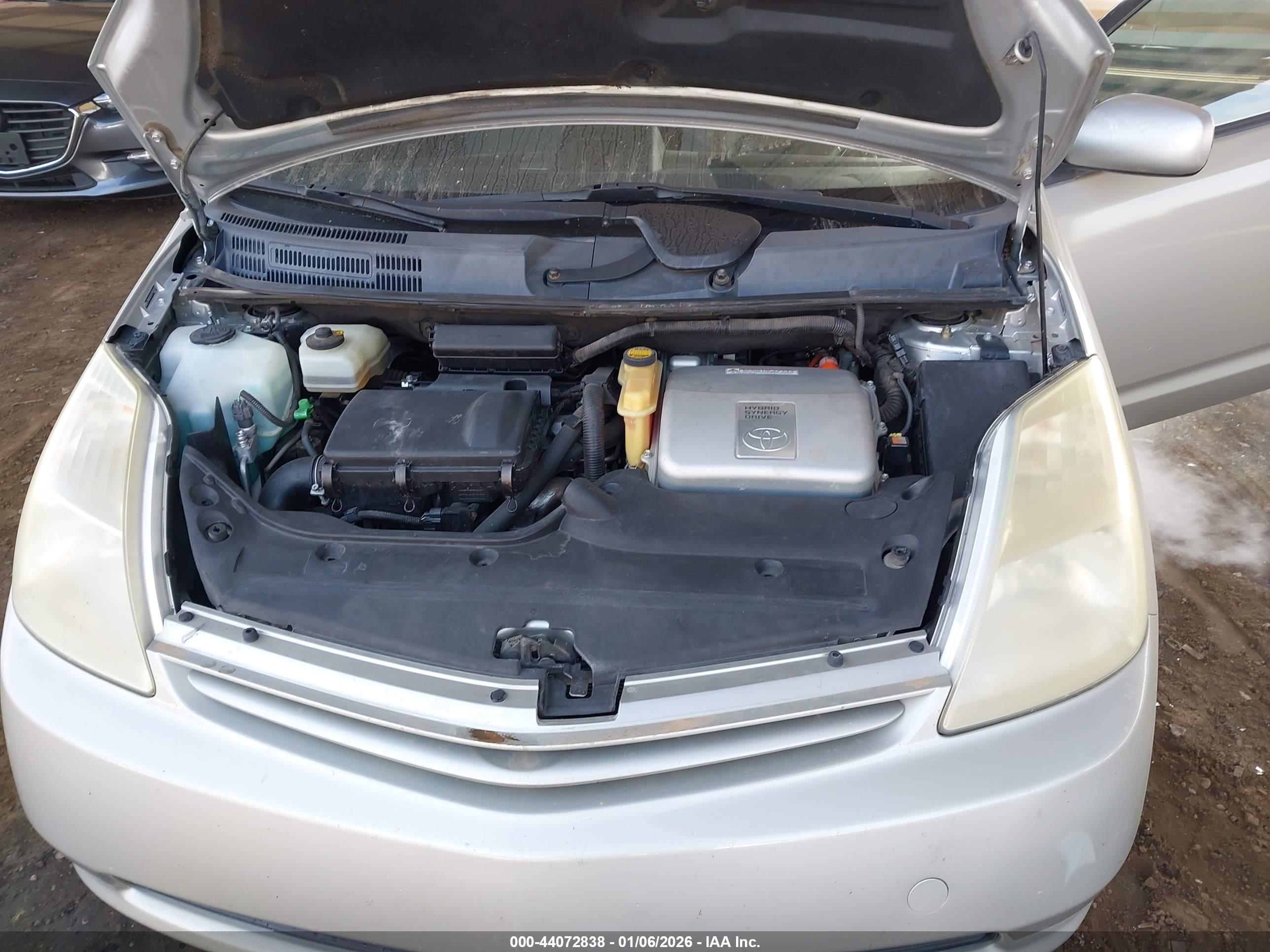 TOYOTA PRIUS image 10