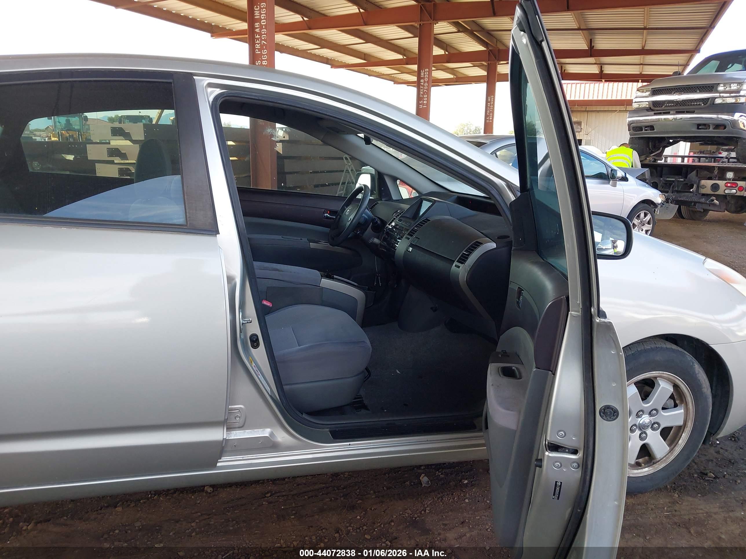 TOYOTA PRIUS image 5