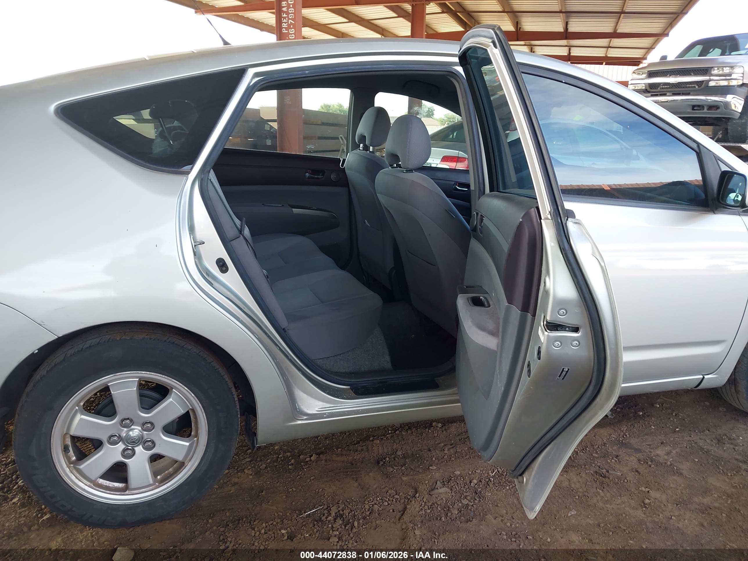 TOYOTA PRIUS image 8