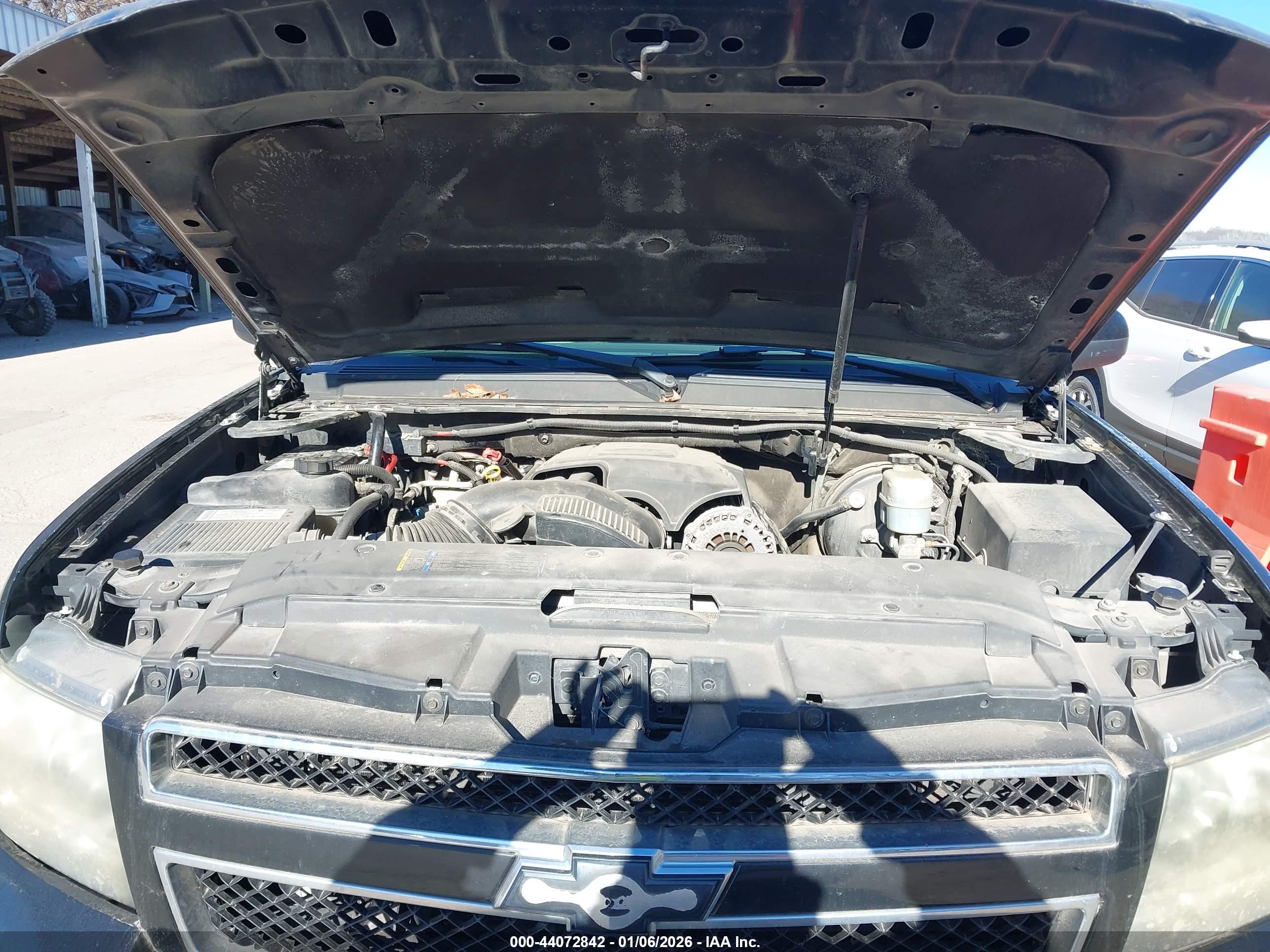 CHEVROLET SUBURBAN image 10