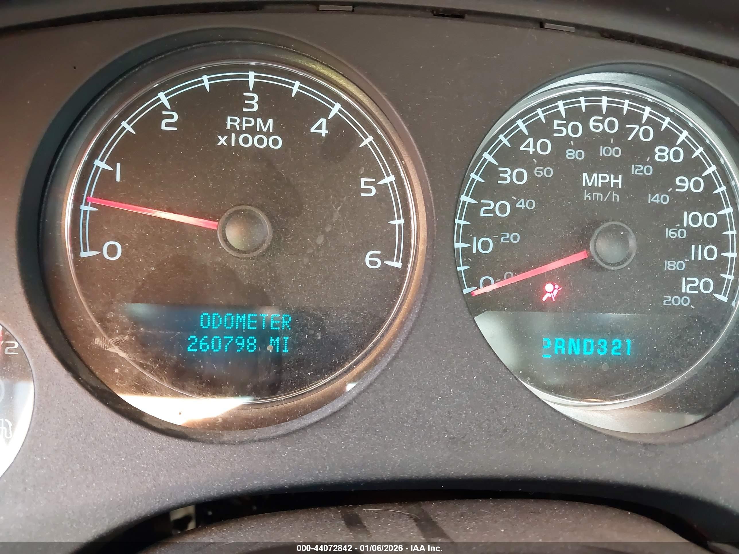 CHEVROLET SUBURBAN image 7