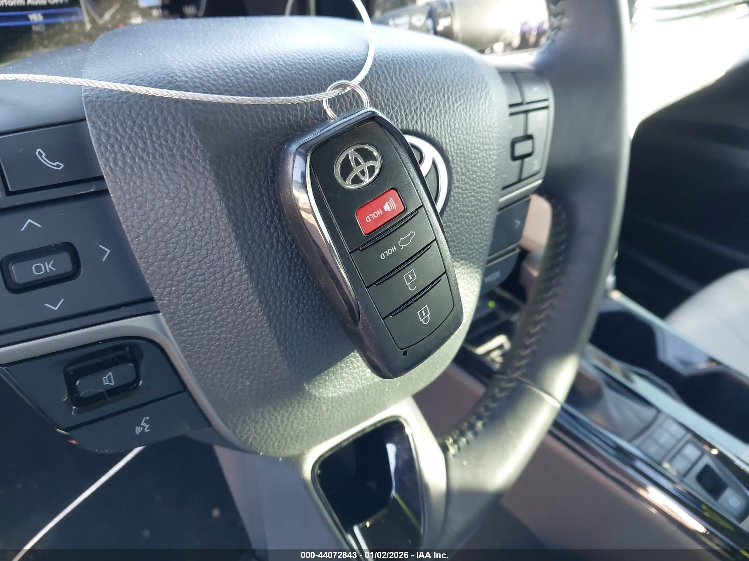 TOYOTA CAMRY image 11