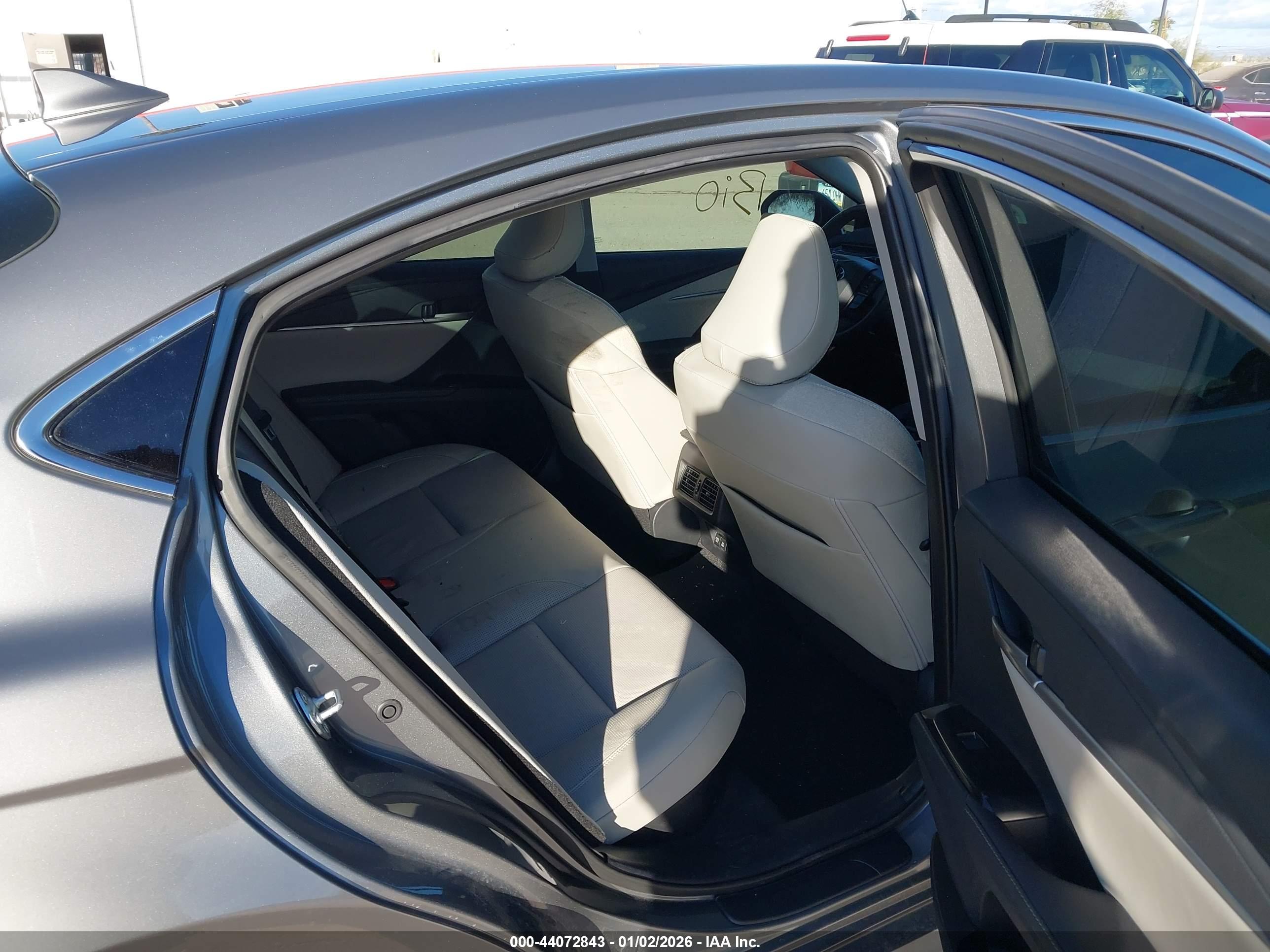 TOYOTA CAMRY image 8