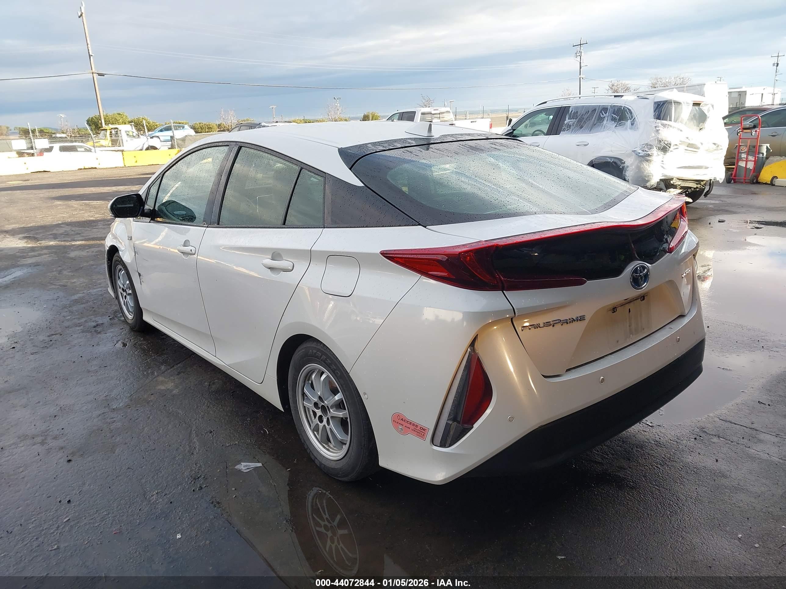 TOYOTA PRIUS image 3