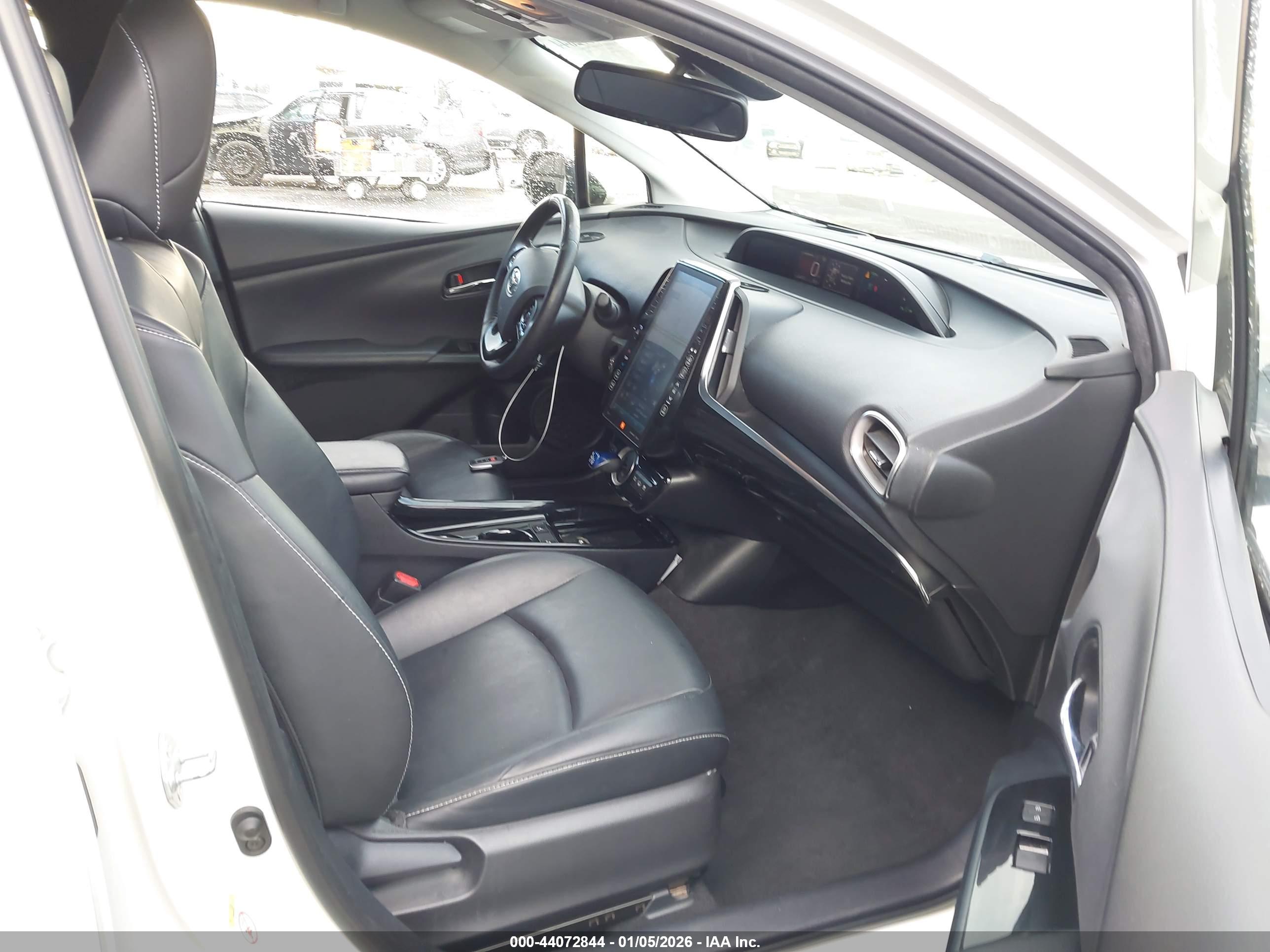 TOYOTA PRIUS image 5