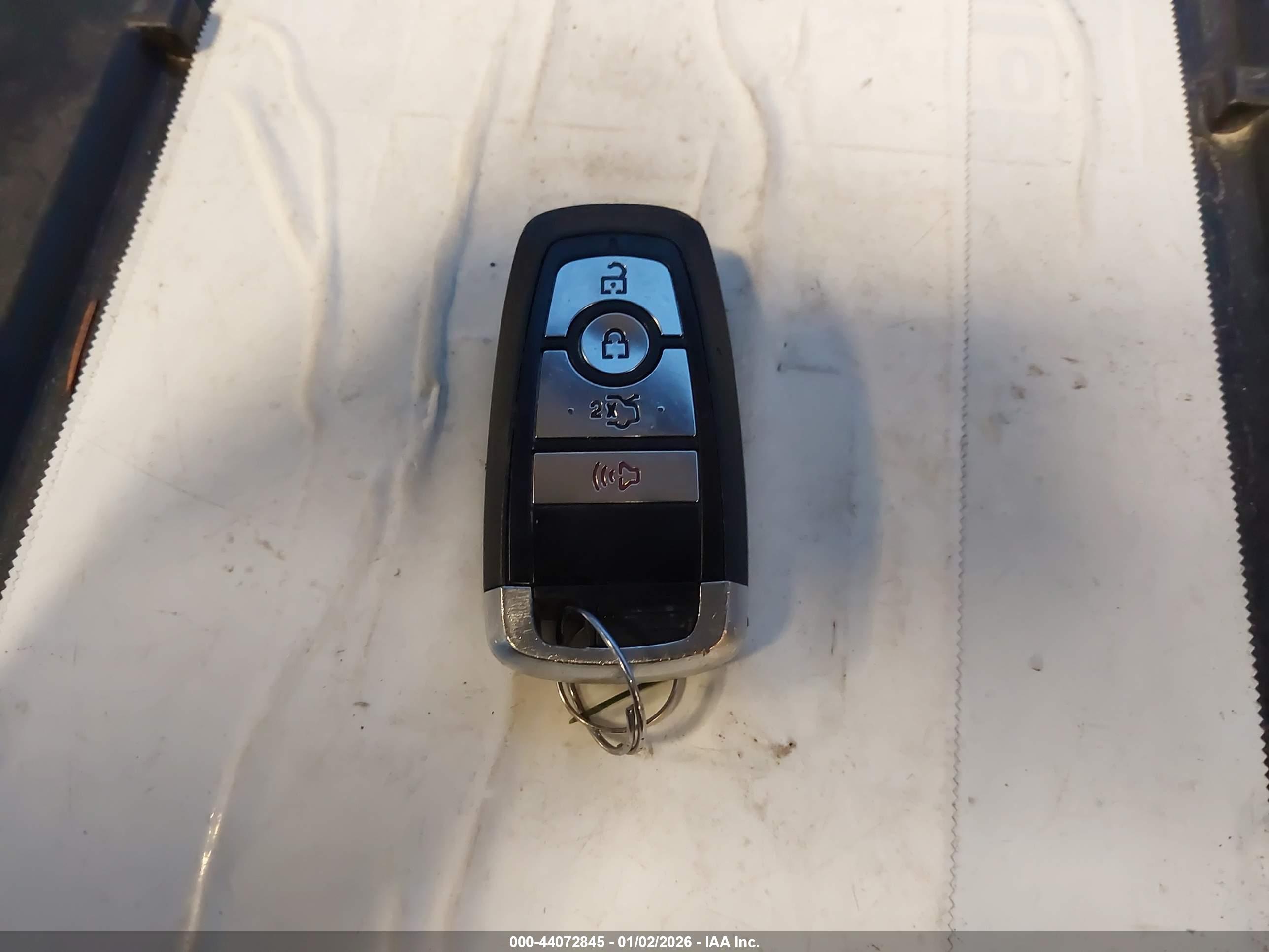 FORD FUSION image 11
