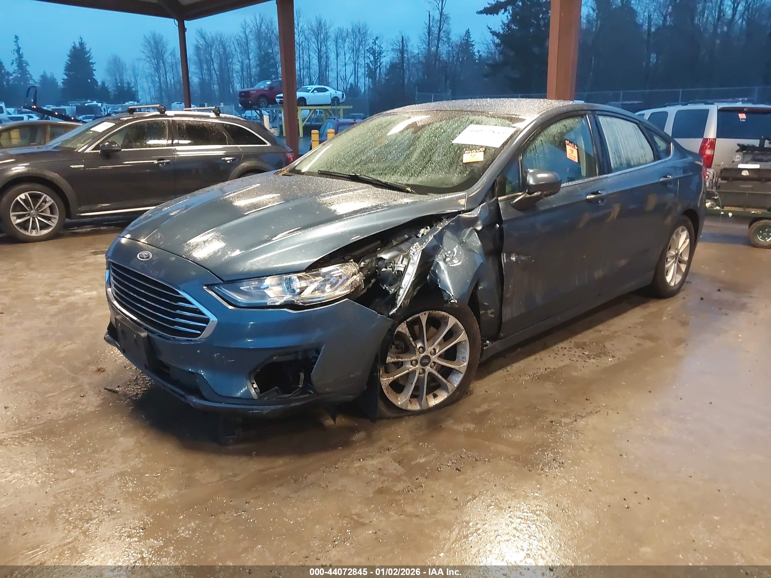 FORD FUSION image 2