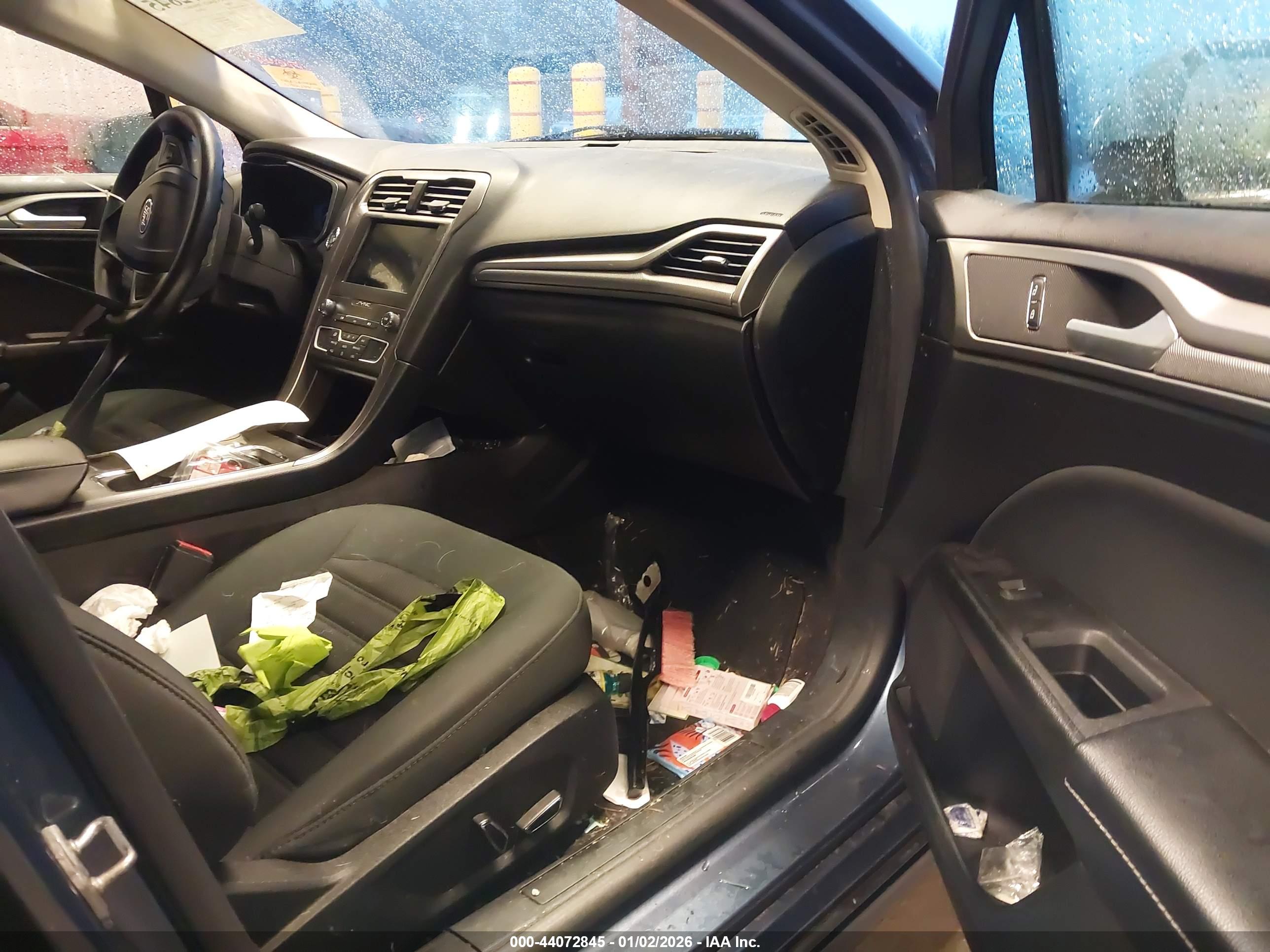 FORD FUSION image 5