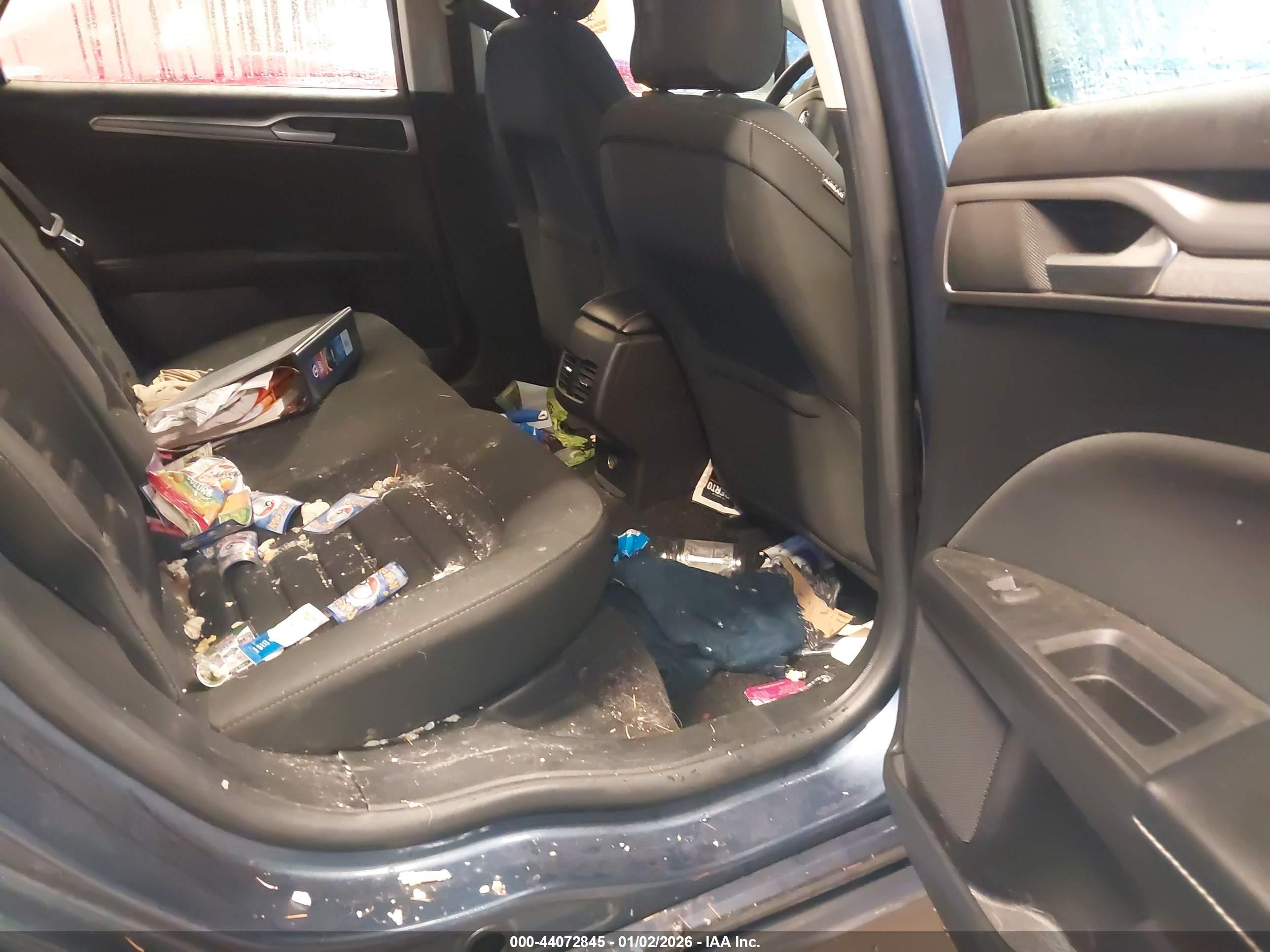 FORD FUSION image 8