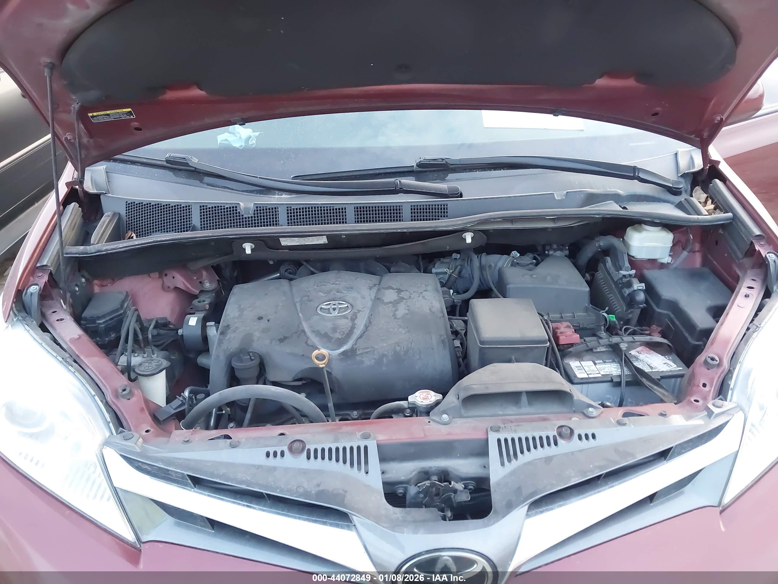 TOYOTA SIENNA image 10