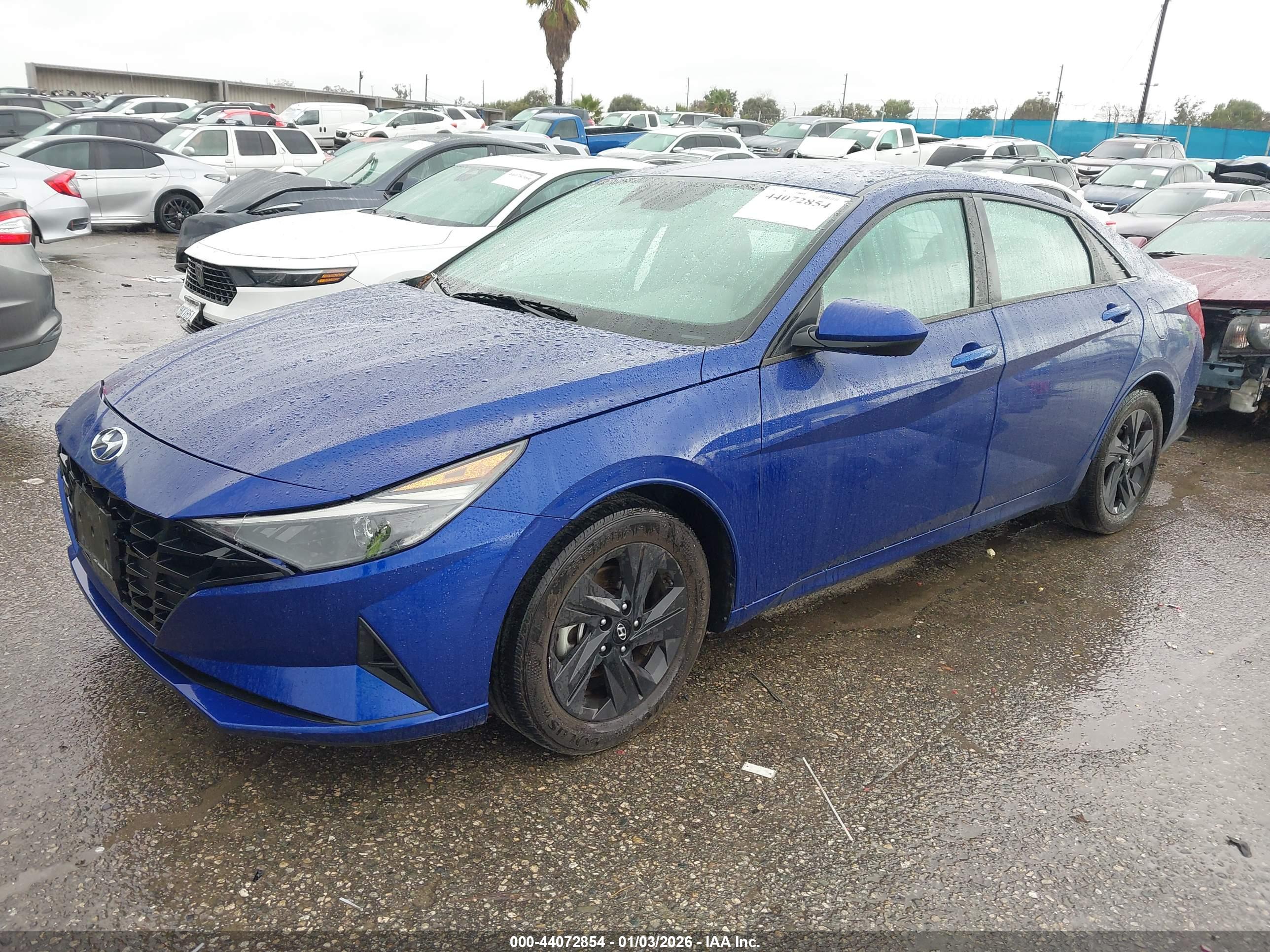 HYUNDAI ELANTRA image 2