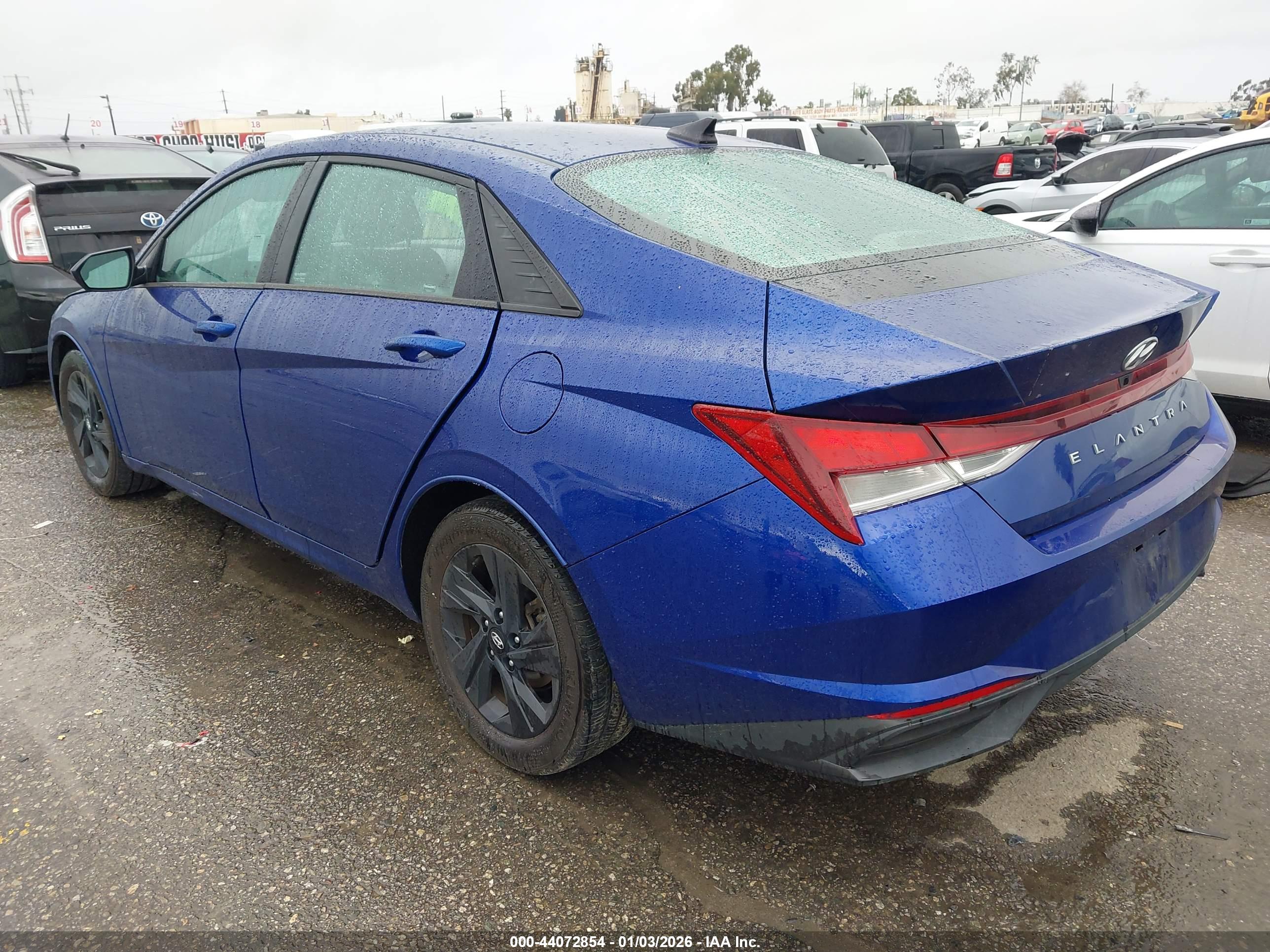 HYUNDAI ELANTRA image 3