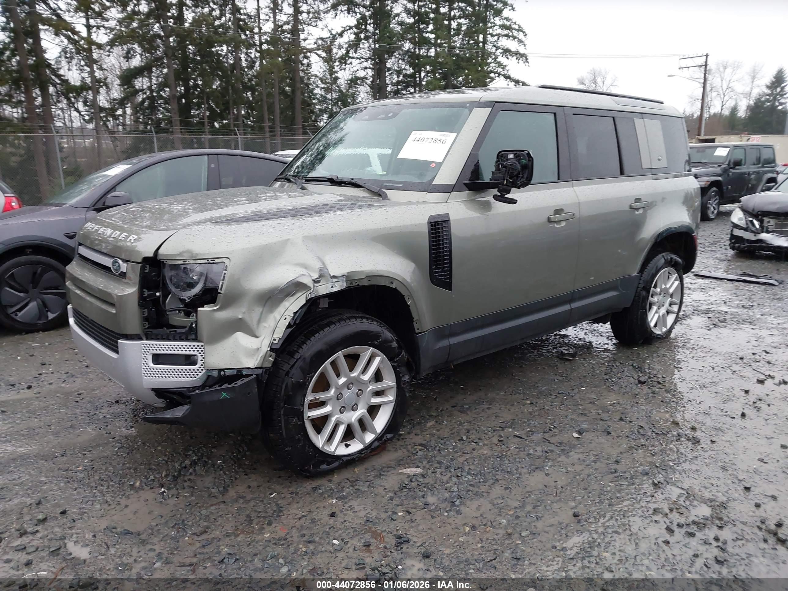 LAND ROVER image 2