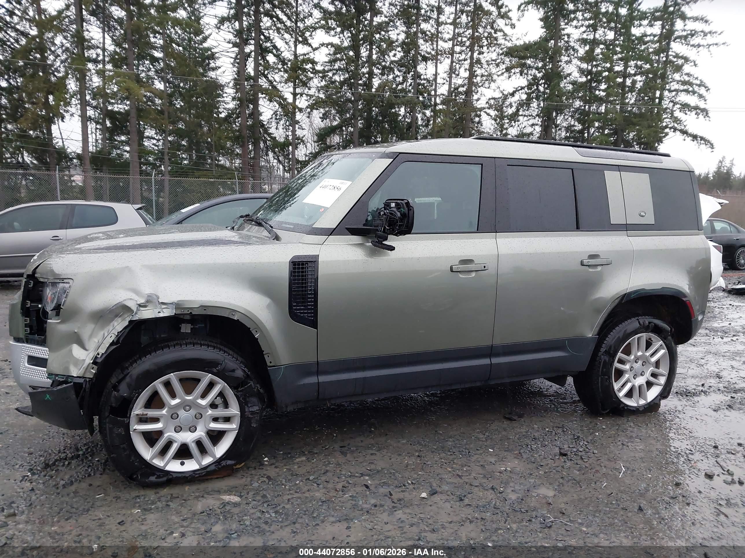 LAND ROVER image 6