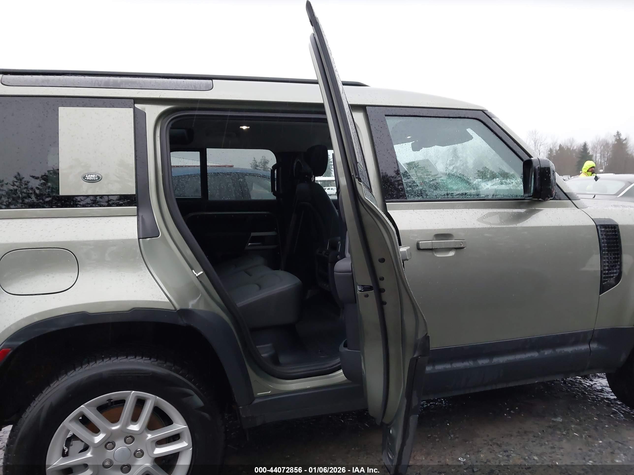 LAND ROVER image 8