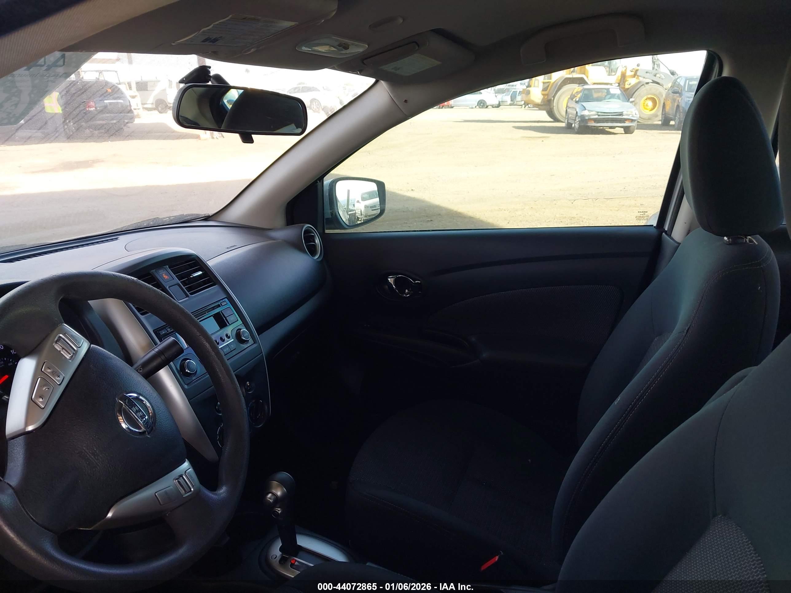 NISSAN VERSA image 5