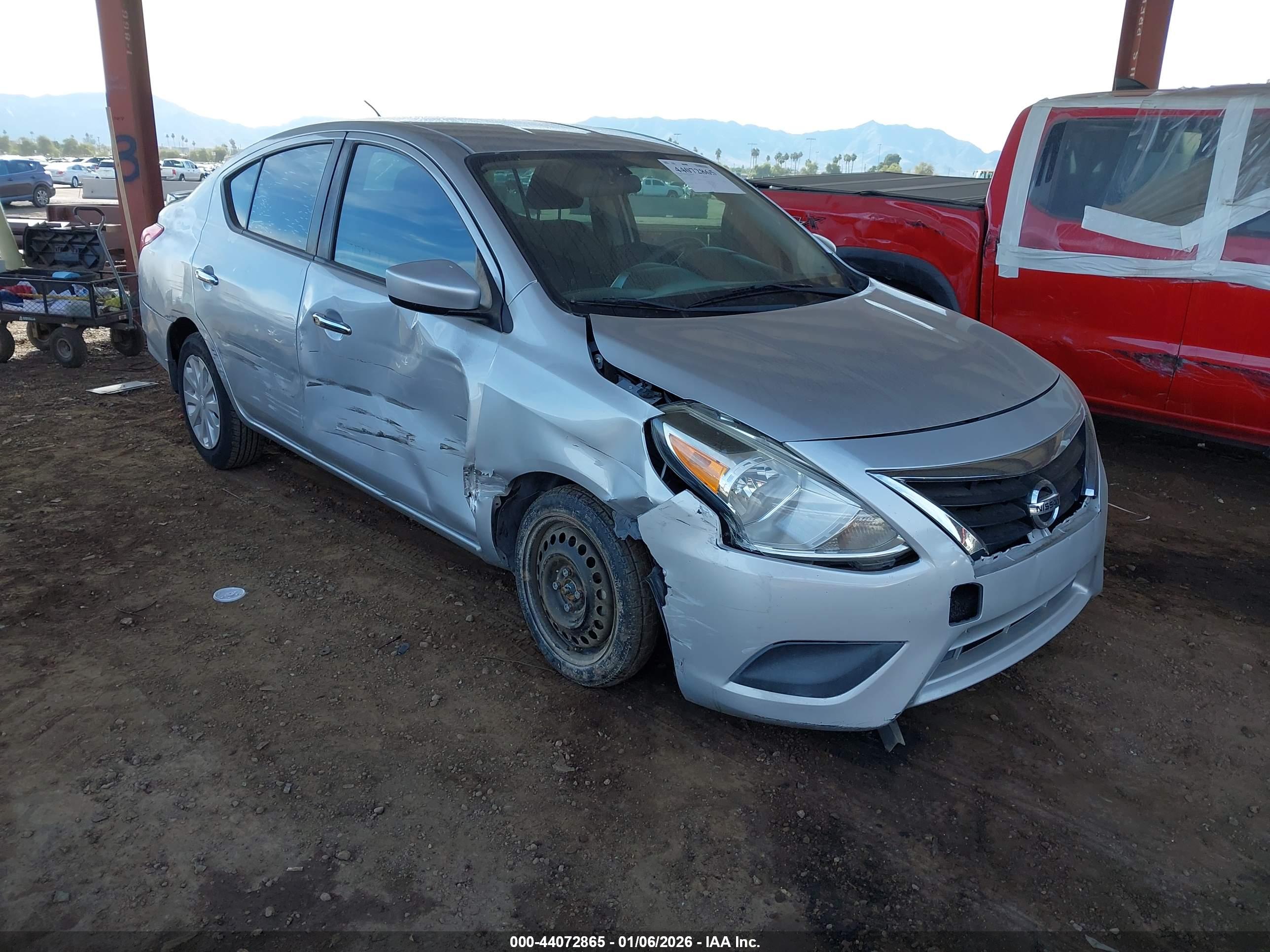 NISSAN VERSA image 6