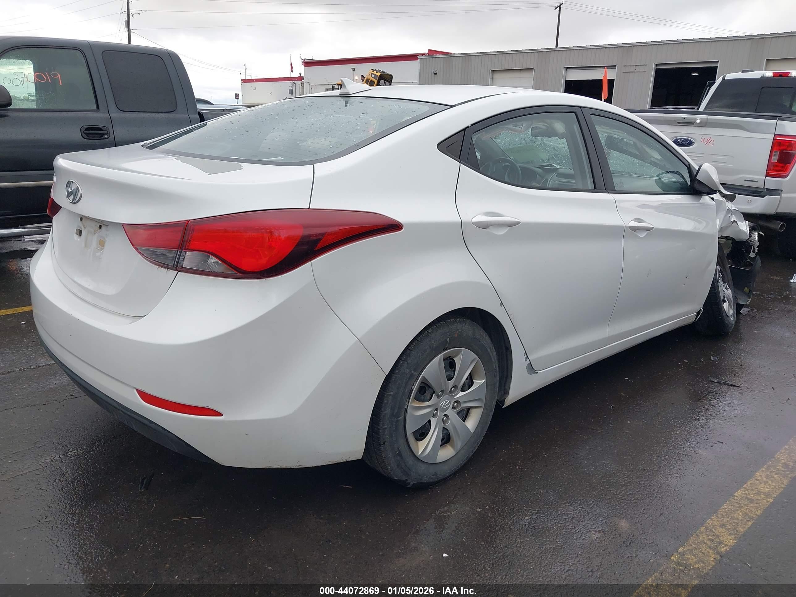 HYUNDAI ELANTRA image 4