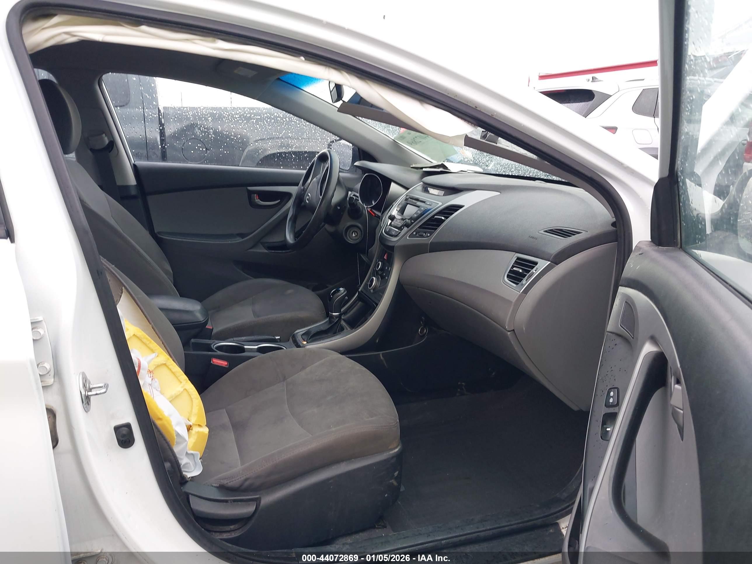 HYUNDAI ELANTRA image 5
