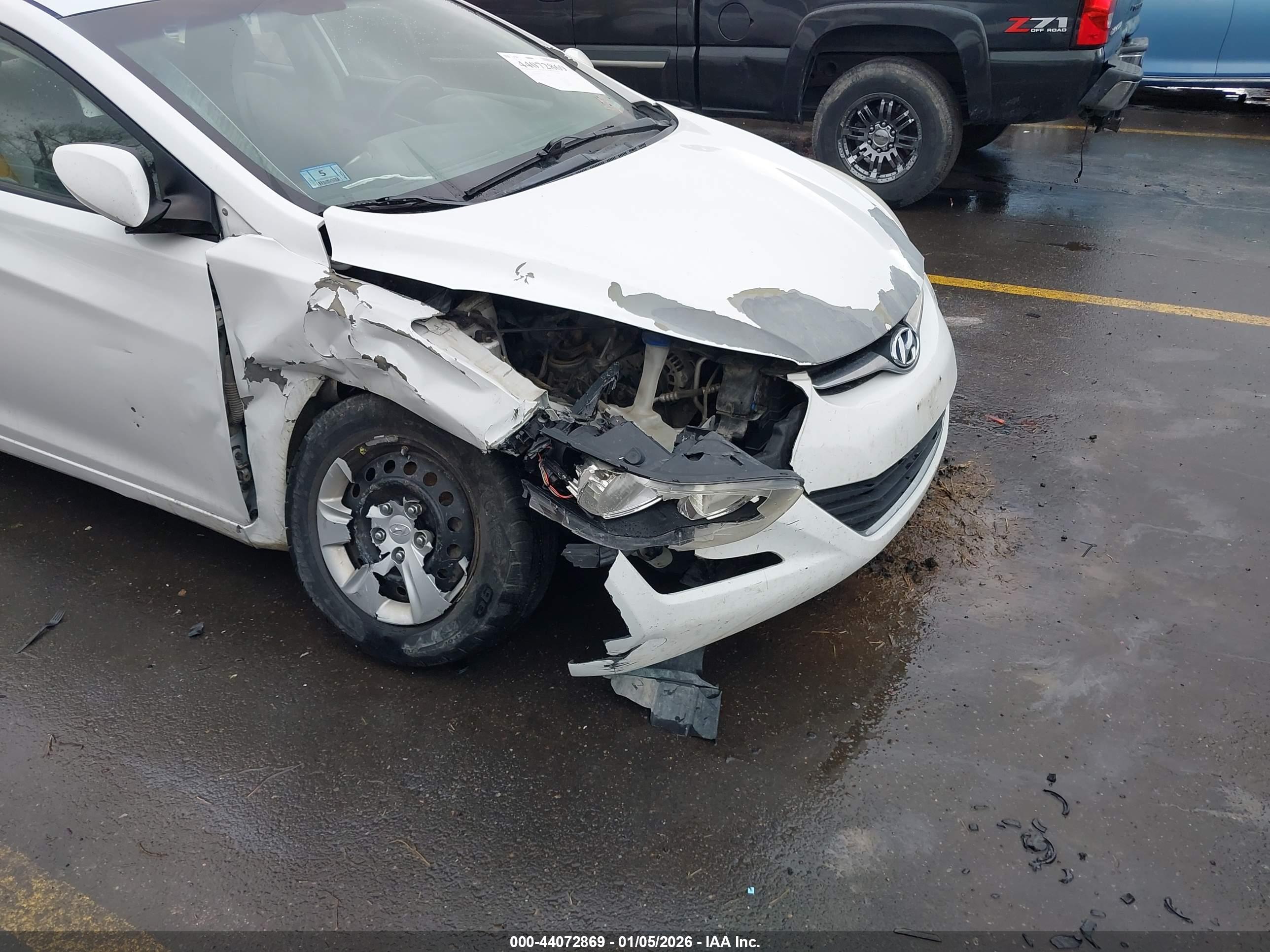 HYUNDAI ELANTRA image 6