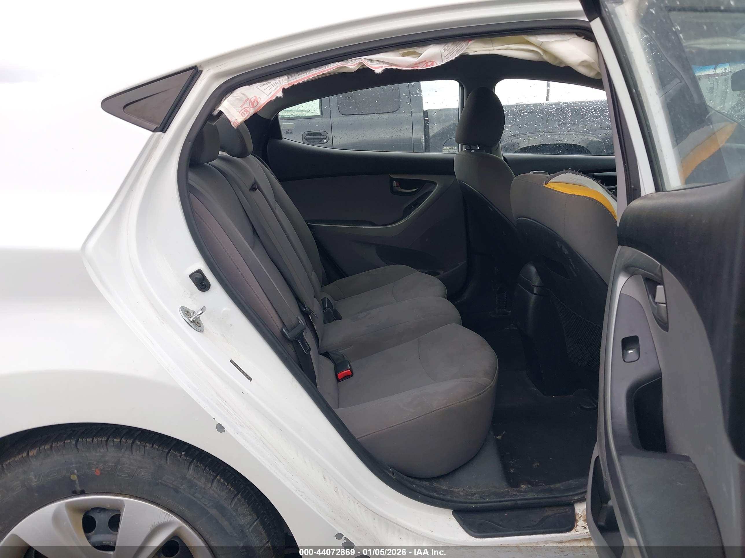 HYUNDAI ELANTRA image 8
