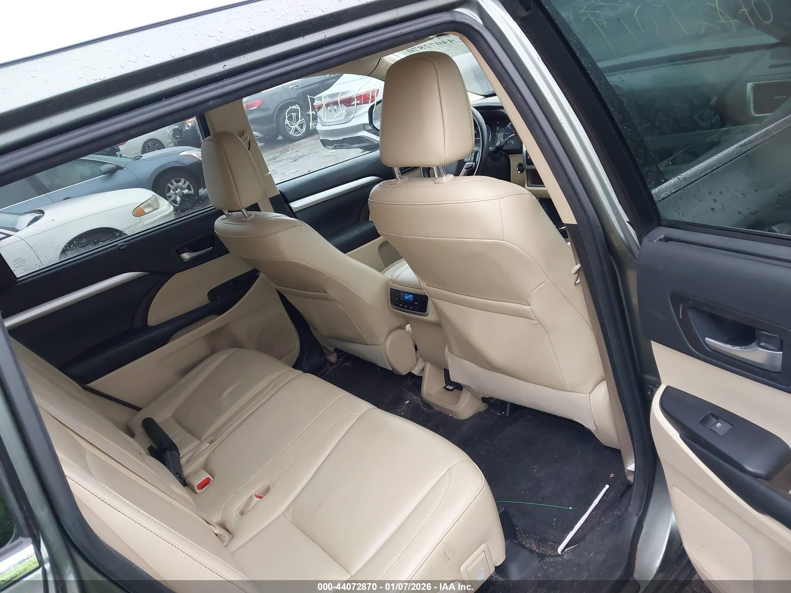 TOYOTA HIGHLANDER image 8