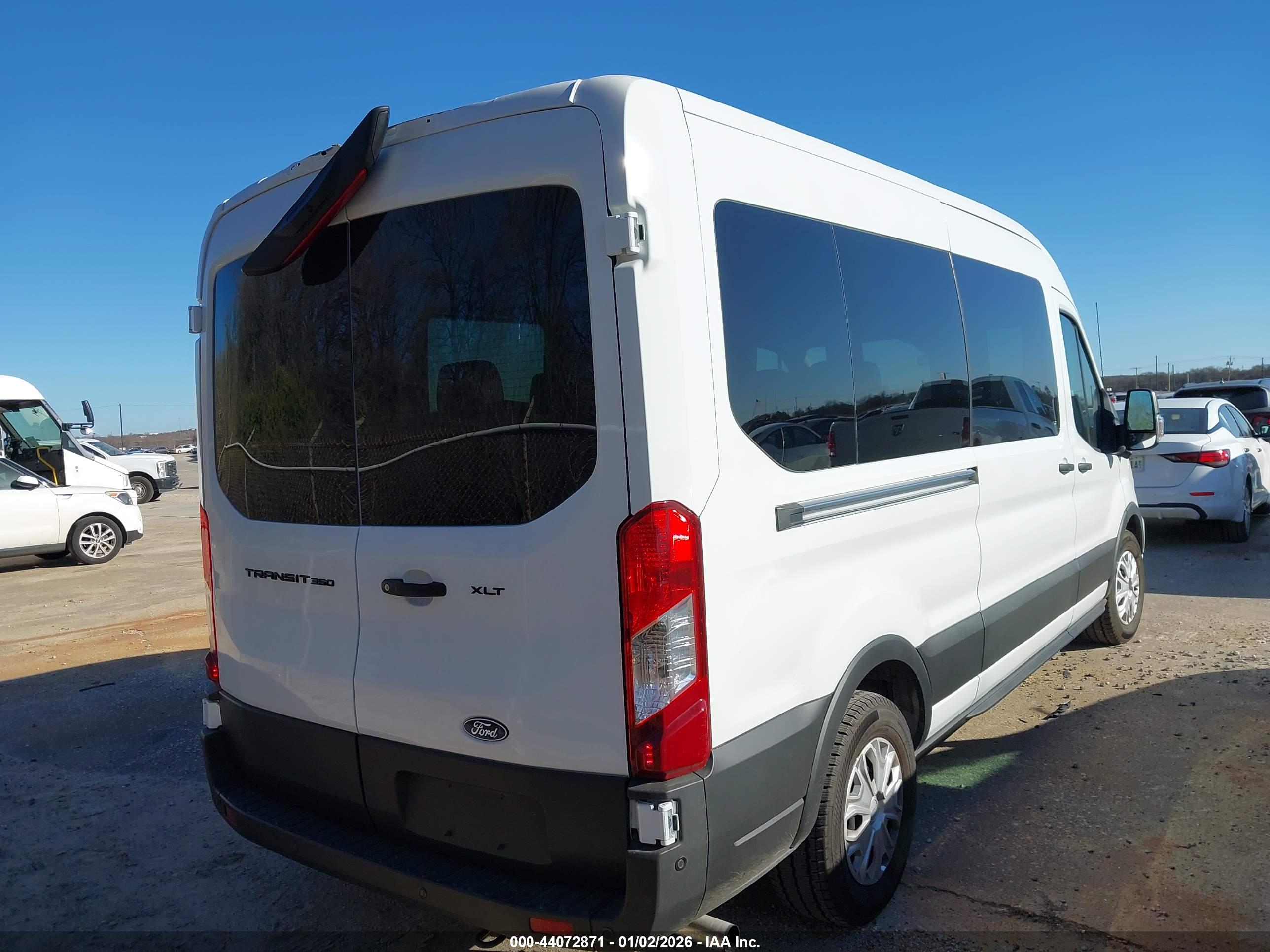 FORD TRANSIT-350 image 4