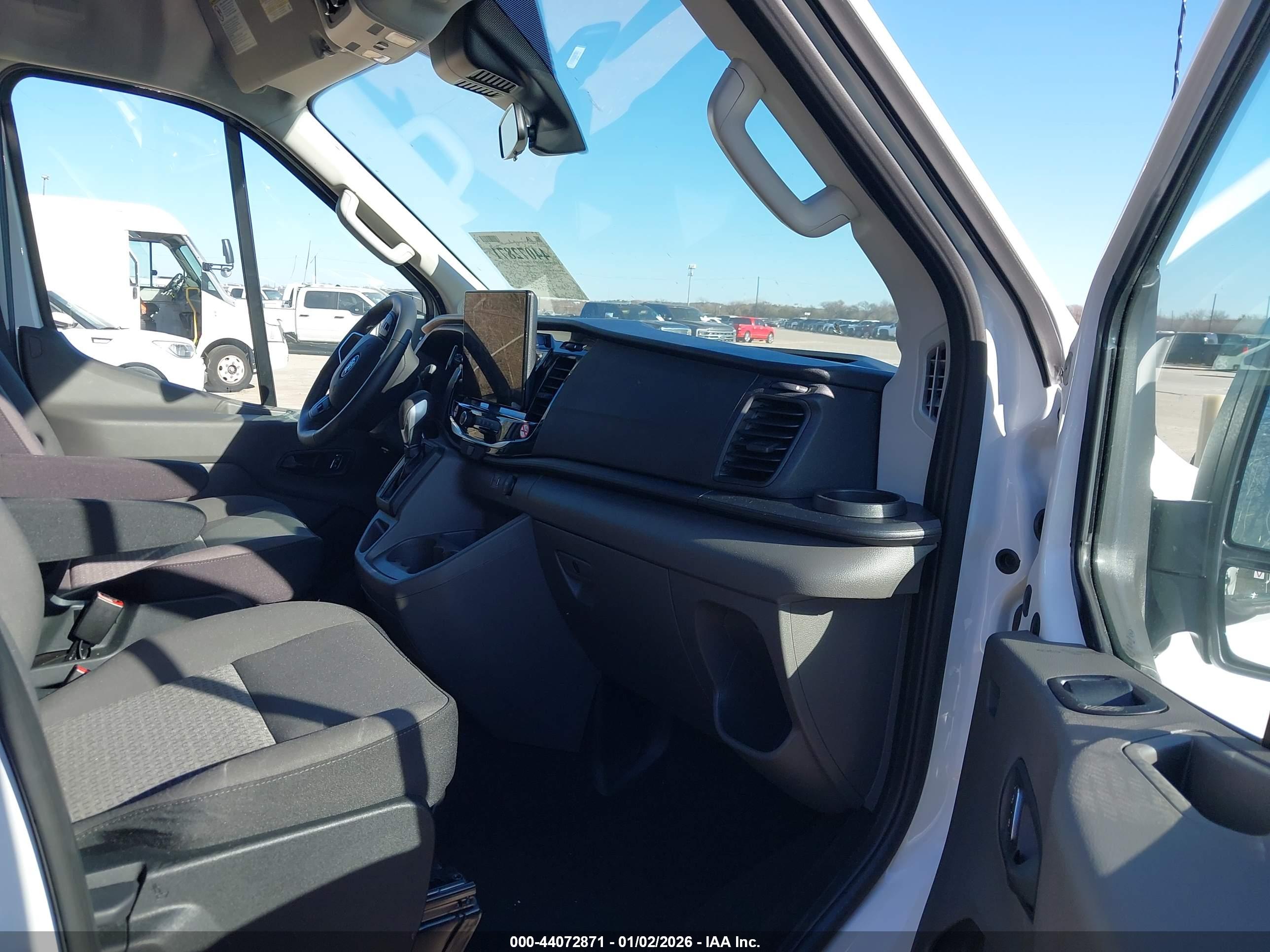 FORD TRANSIT-350 image 5