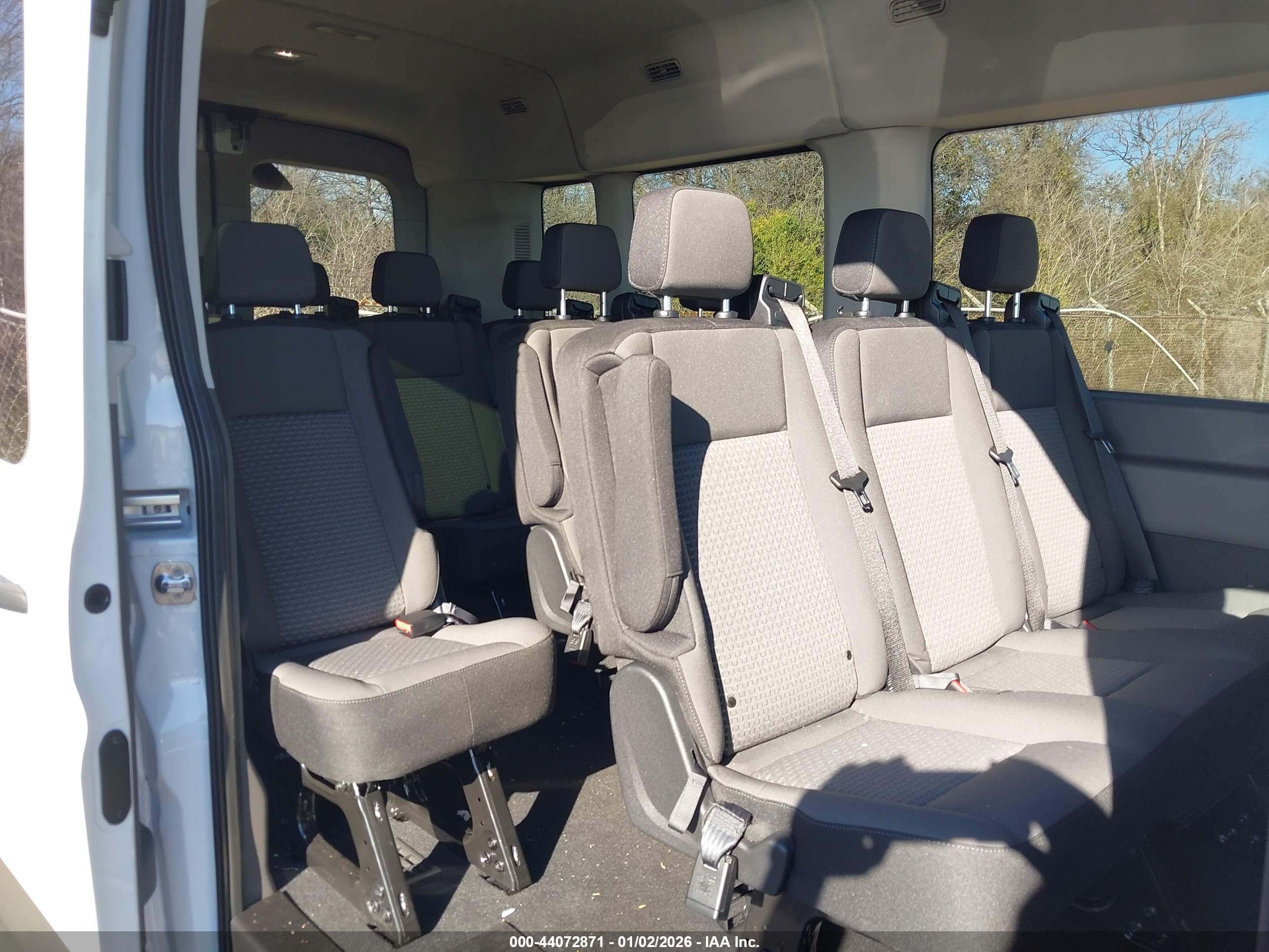 FORD TRANSIT-350 image 8