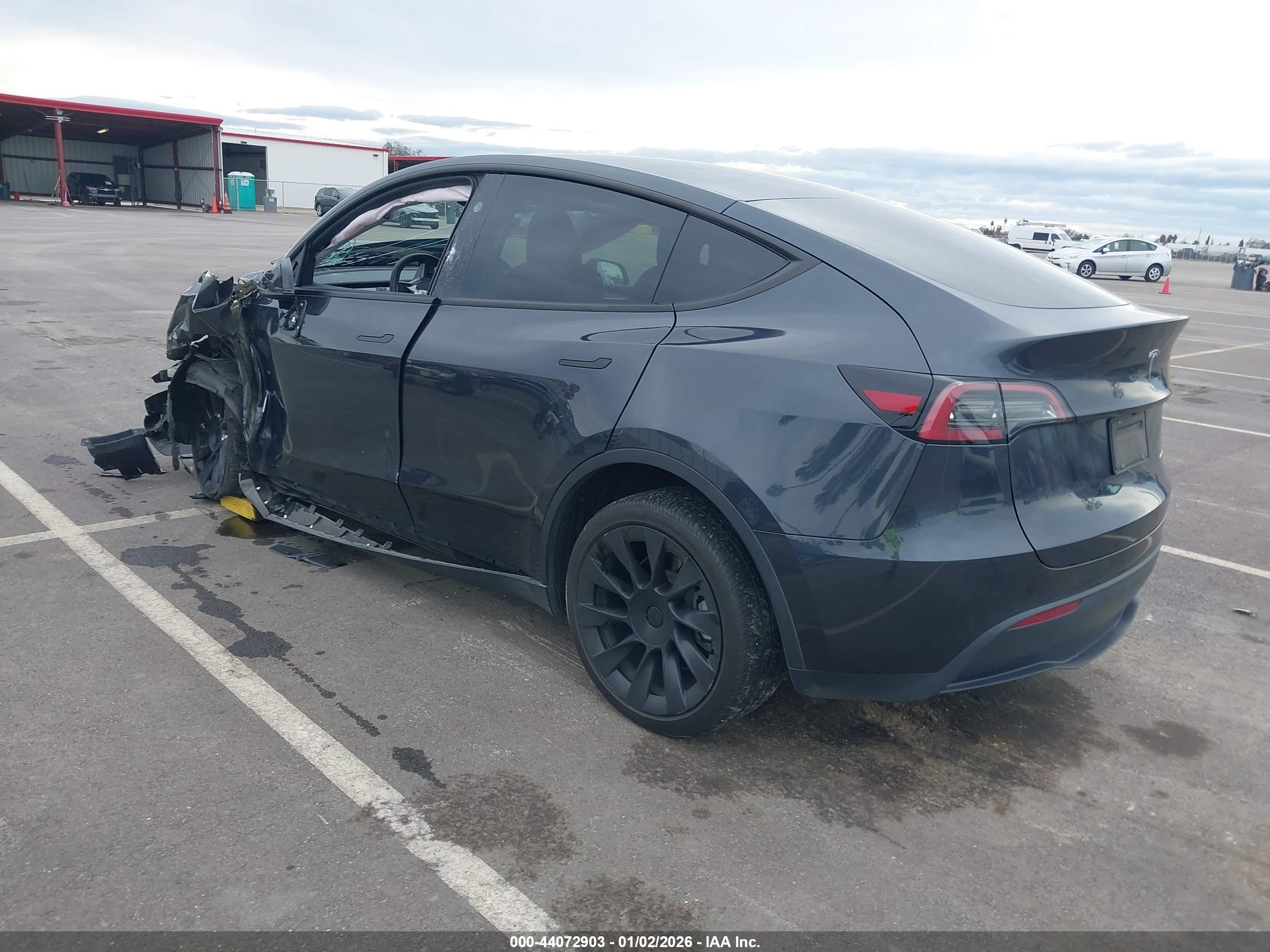 TESLA MODEL image 3