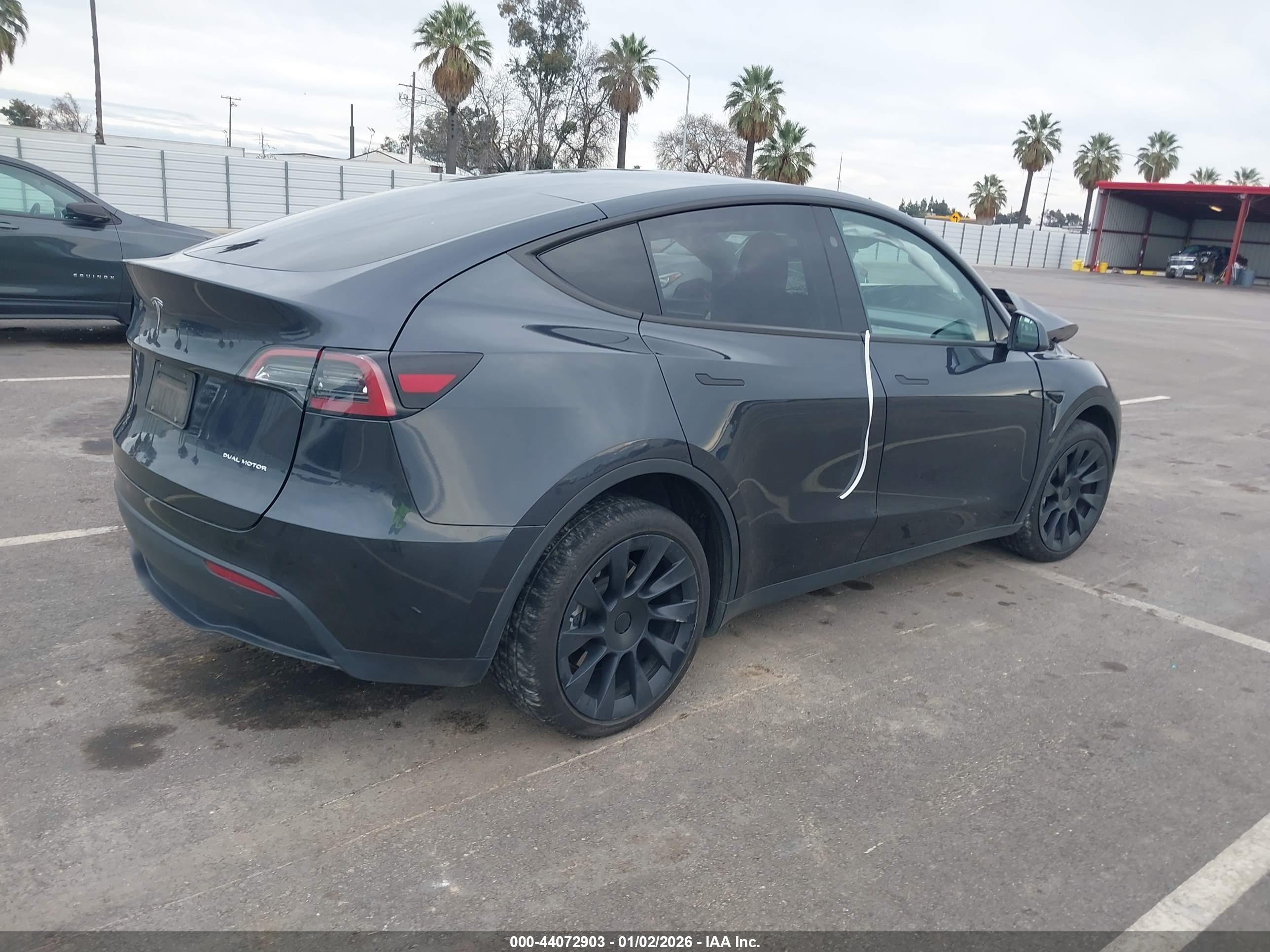 TESLA MODEL image 4