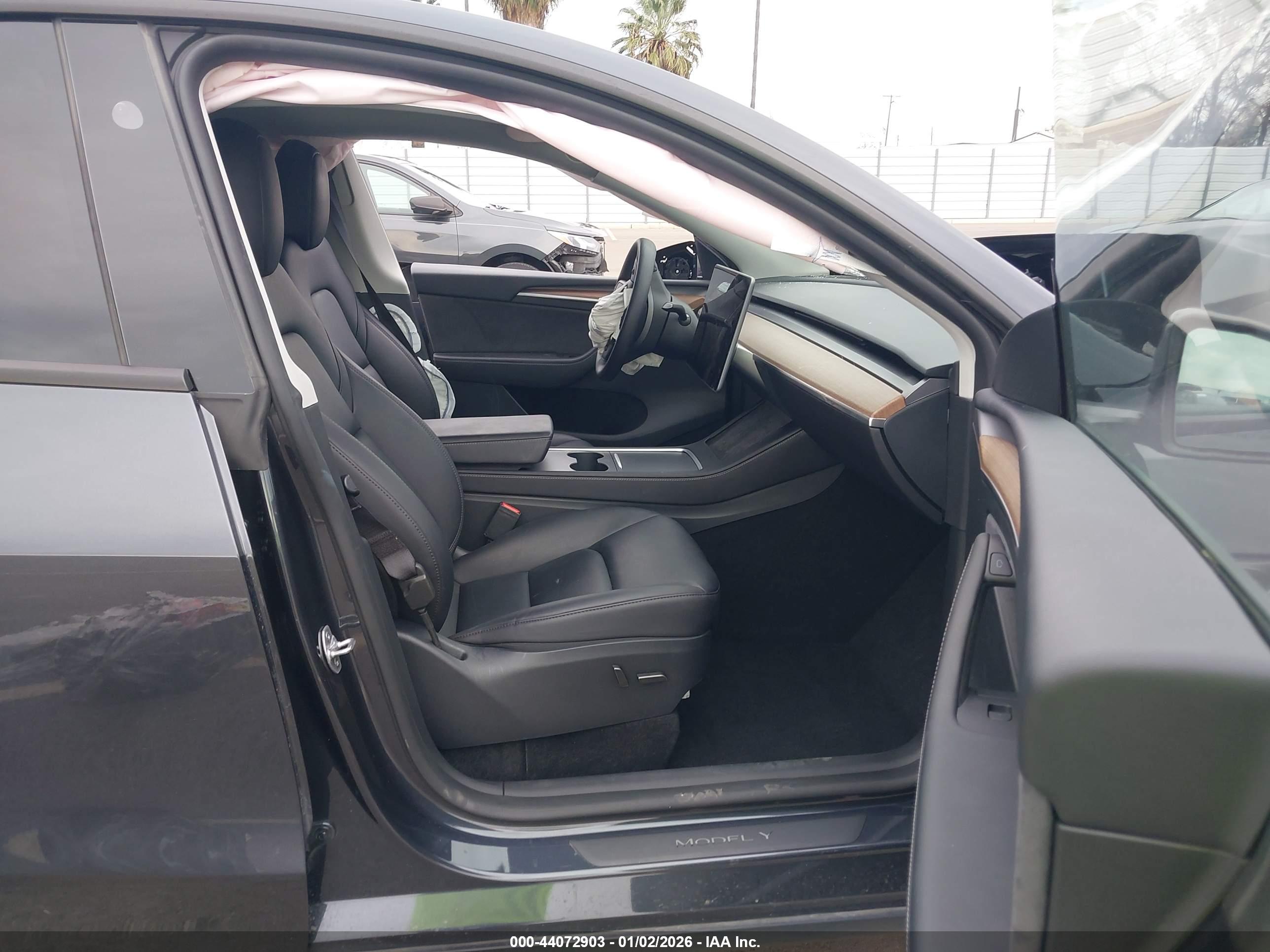 TESLA MODEL image 5