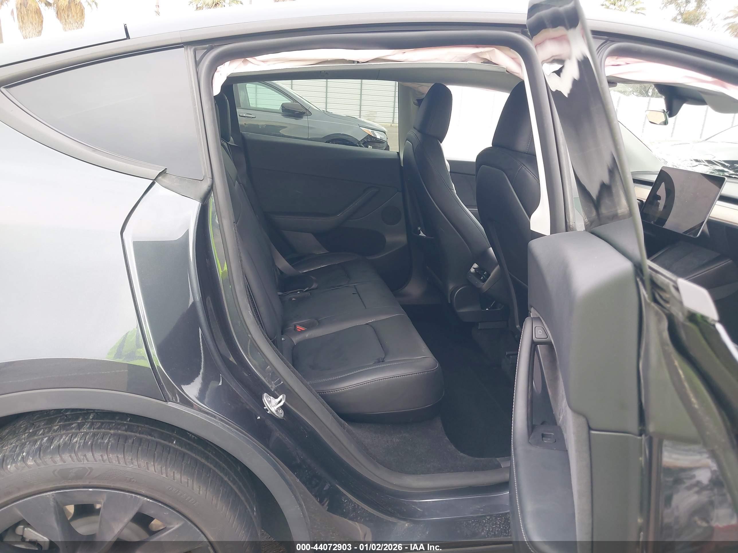 TESLA MODEL image 8