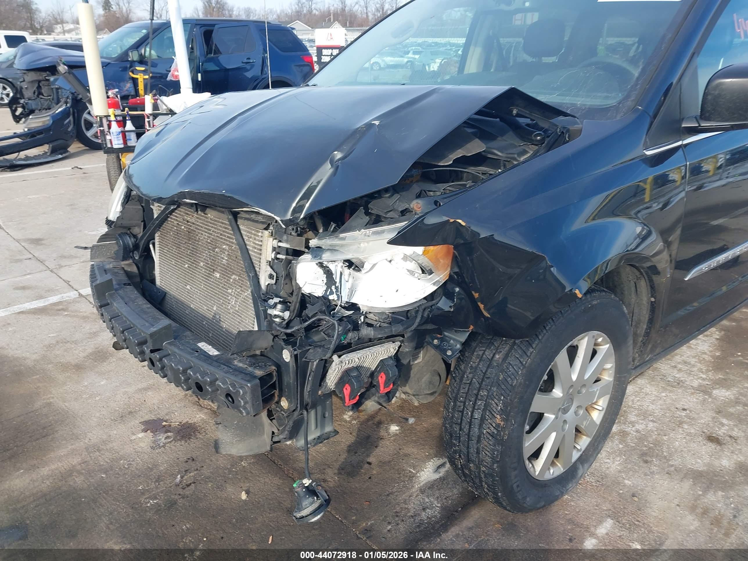 CHRYSLER TOWN image 6