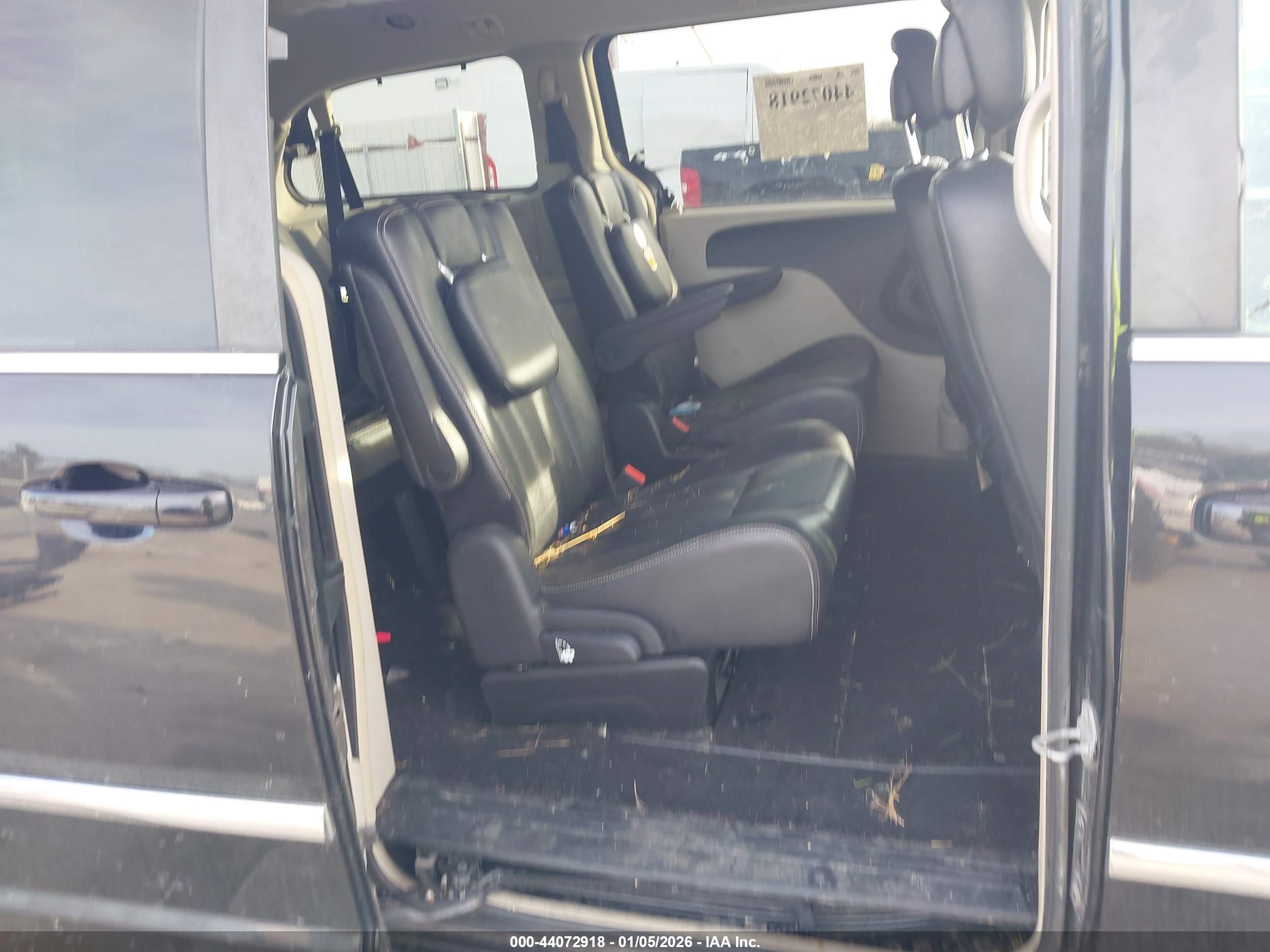 CHRYSLER TOWN image 8