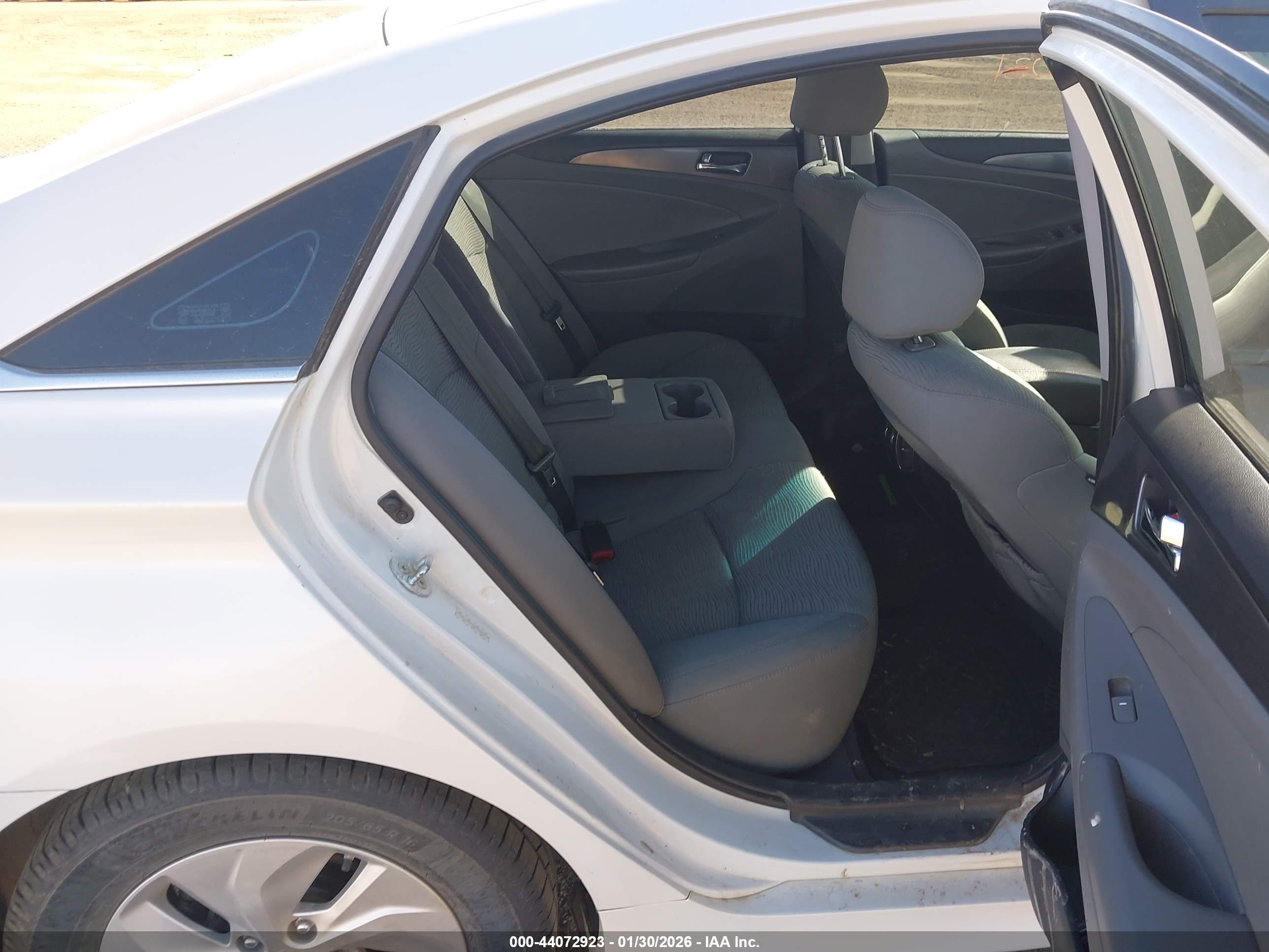 HYUNDAI SONATA image 8