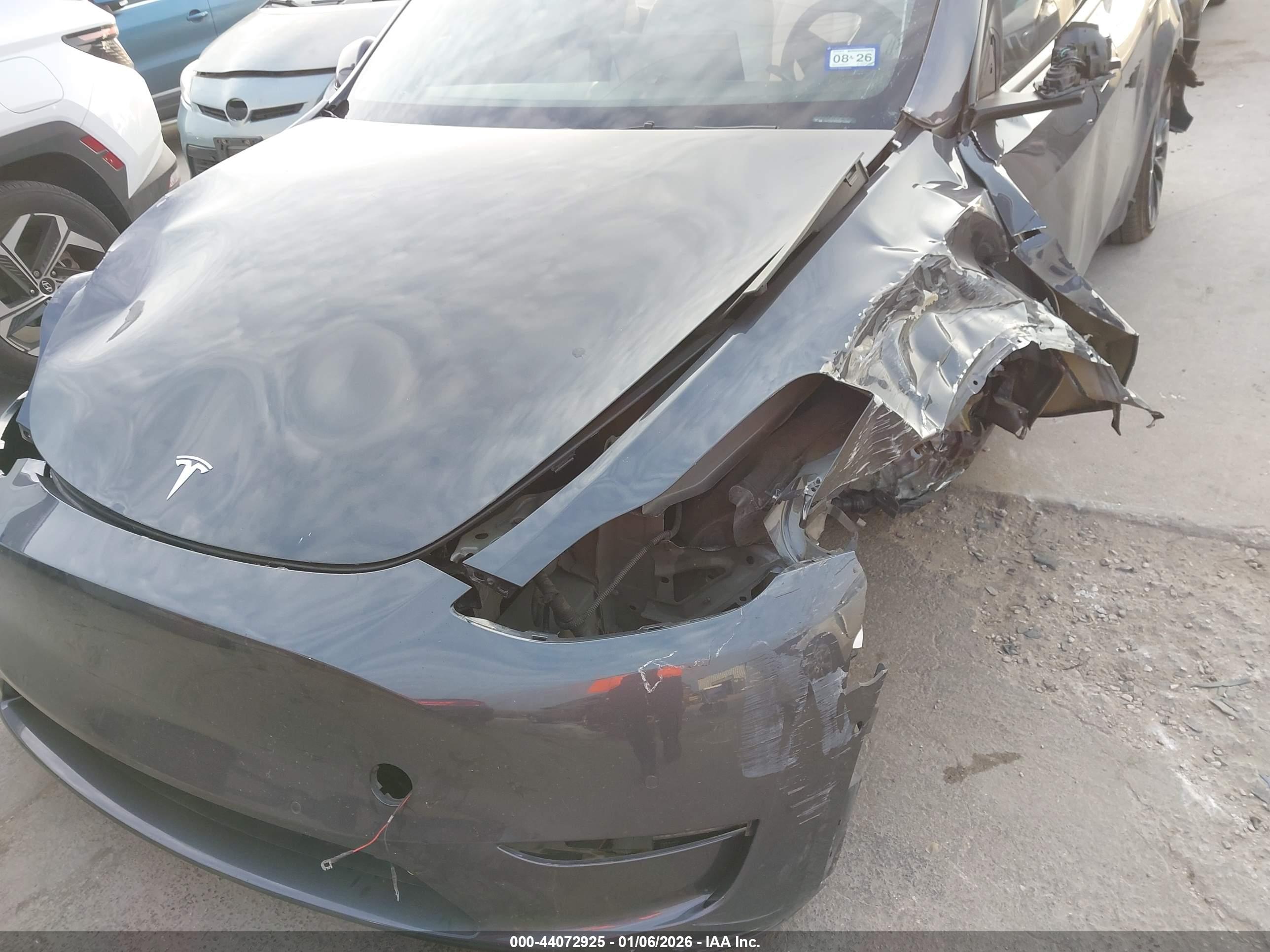 TESLA MODEL image 10
