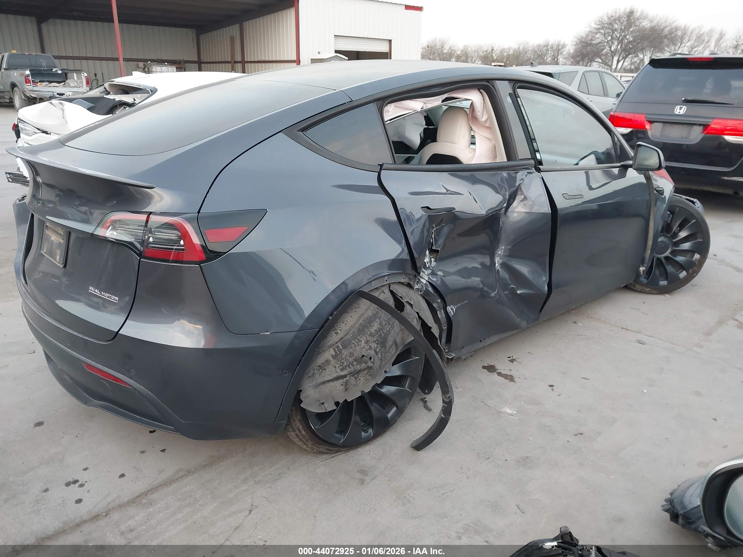 TESLA MODEL image 4