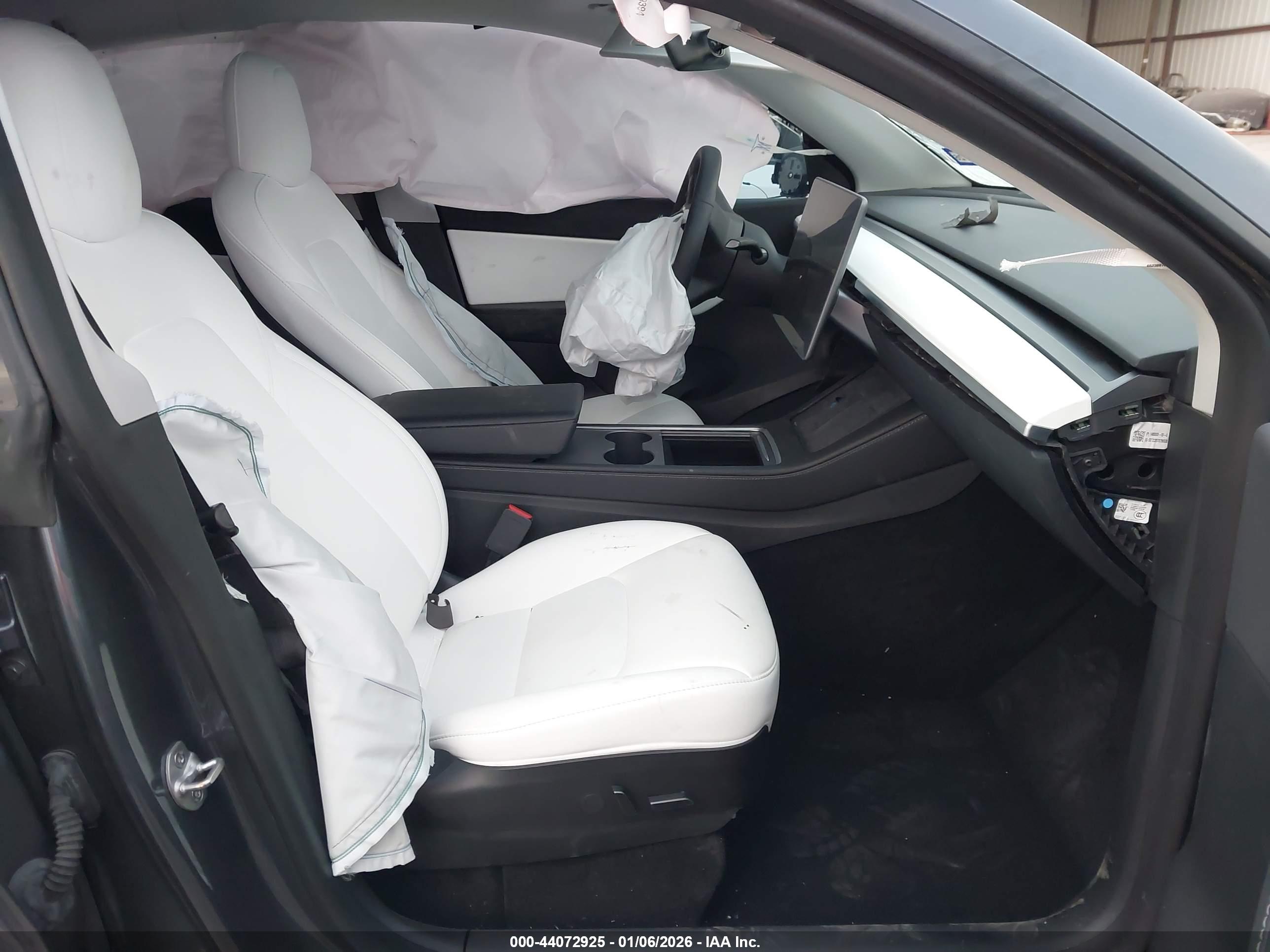 TESLA MODEL image 5