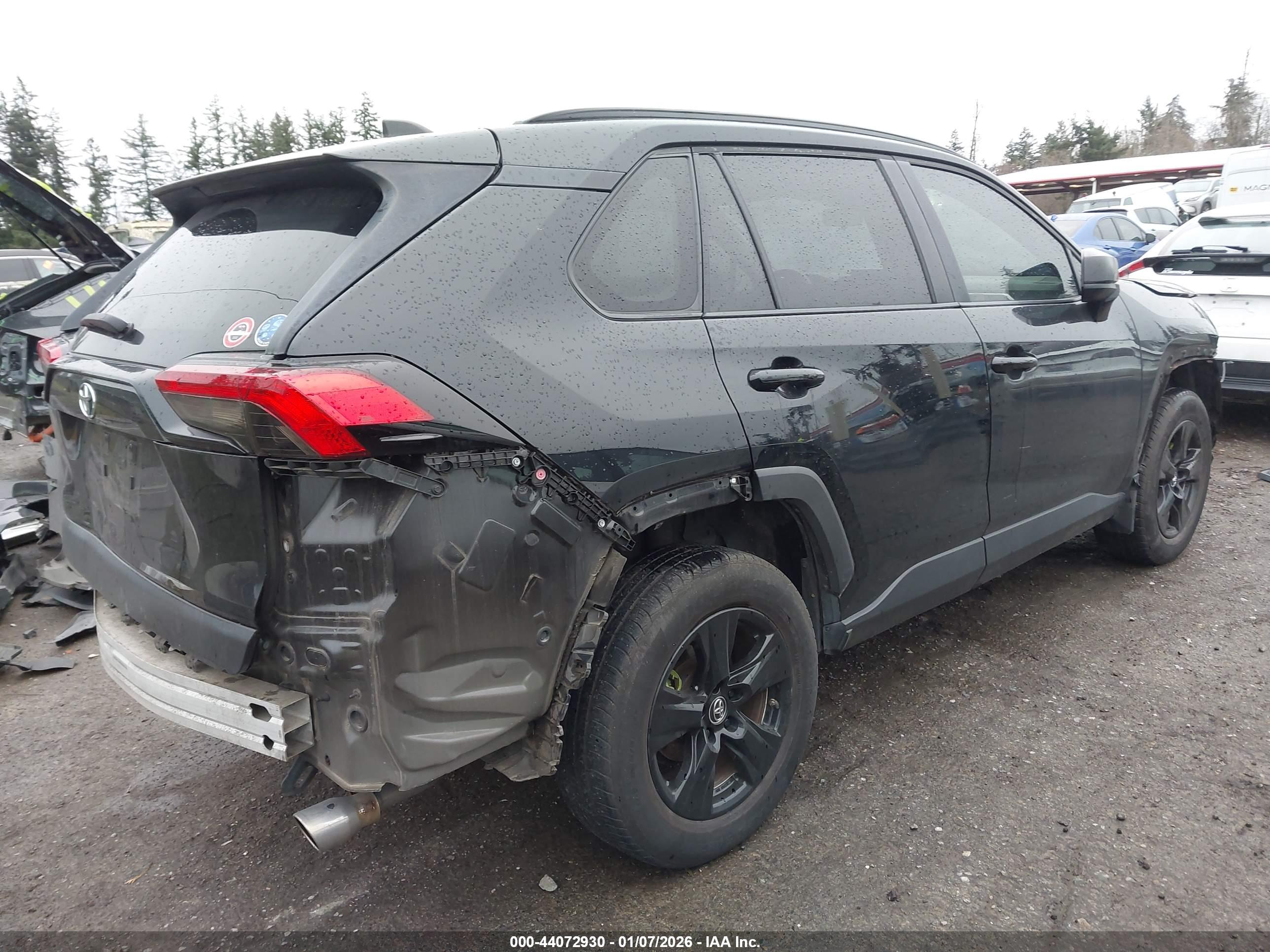 TOYOTA RAV4 image 4