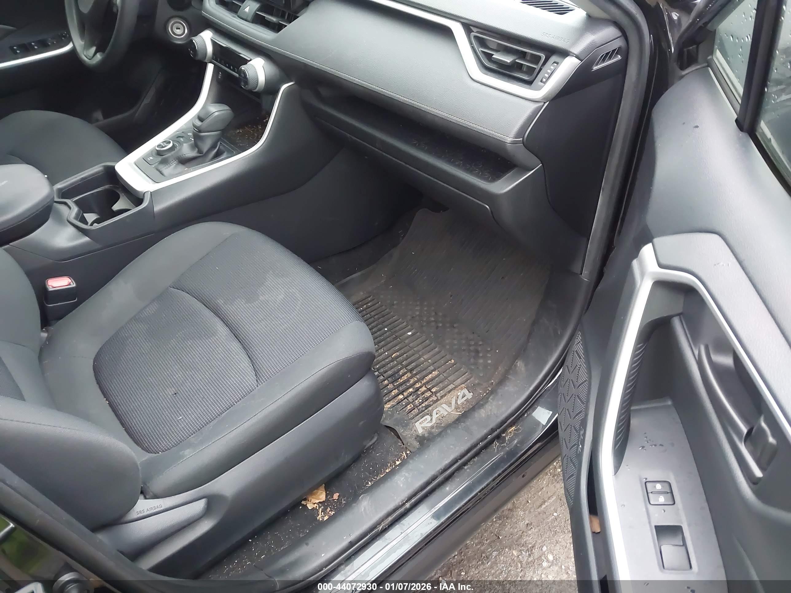 TOYOTA RAV4 image 5