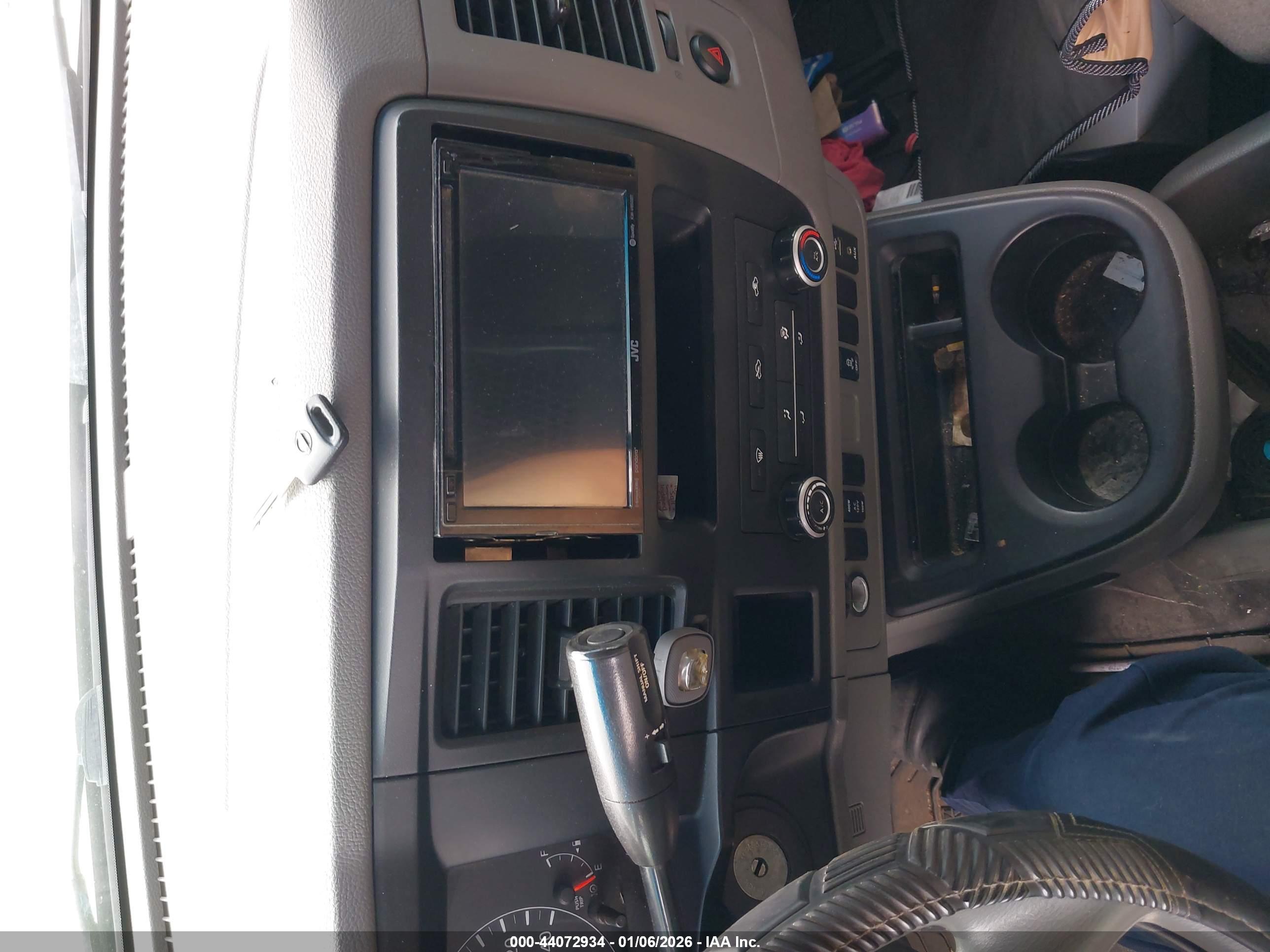 NISSAN NV image 11