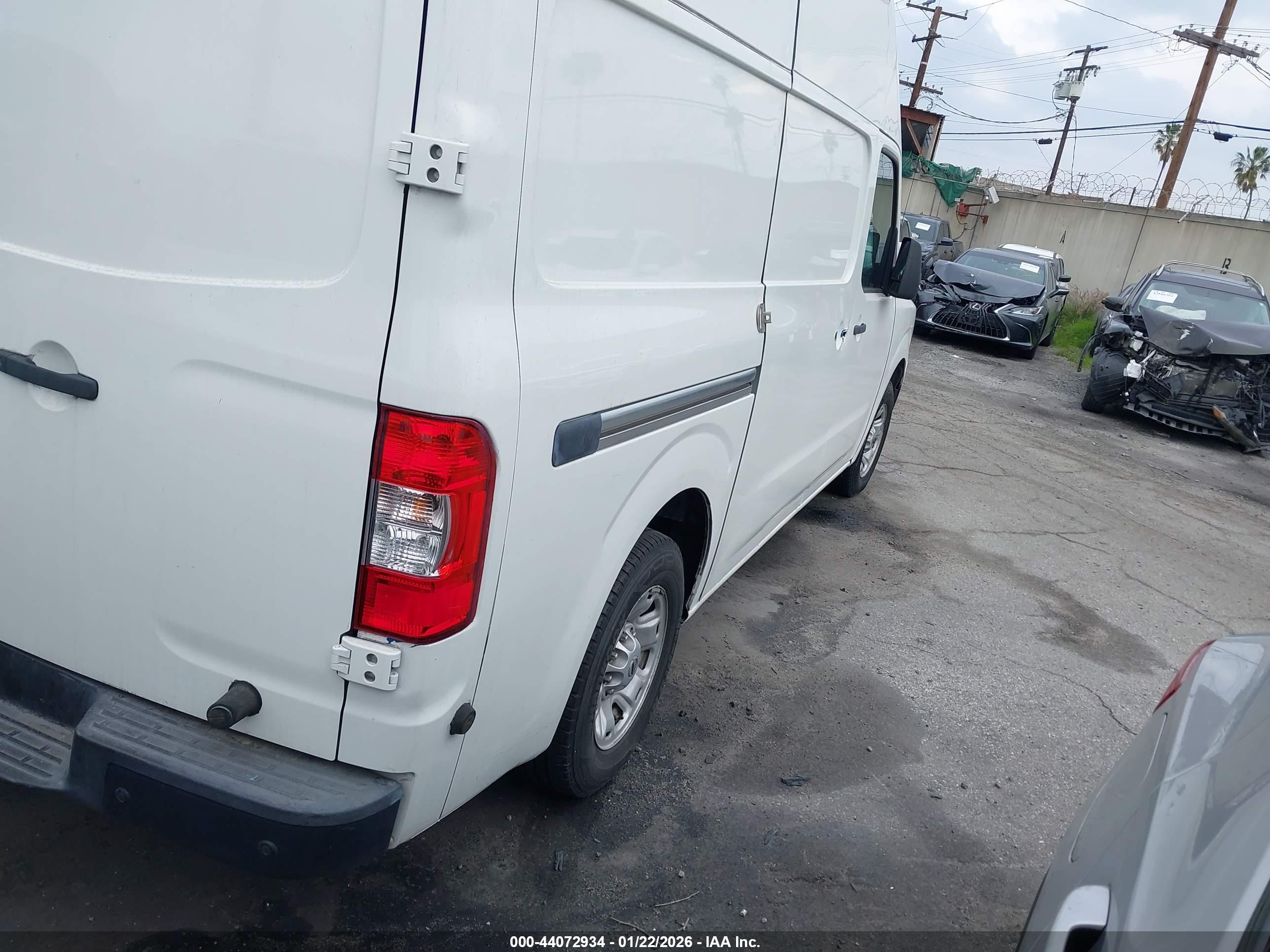 NISSAN NV image 4