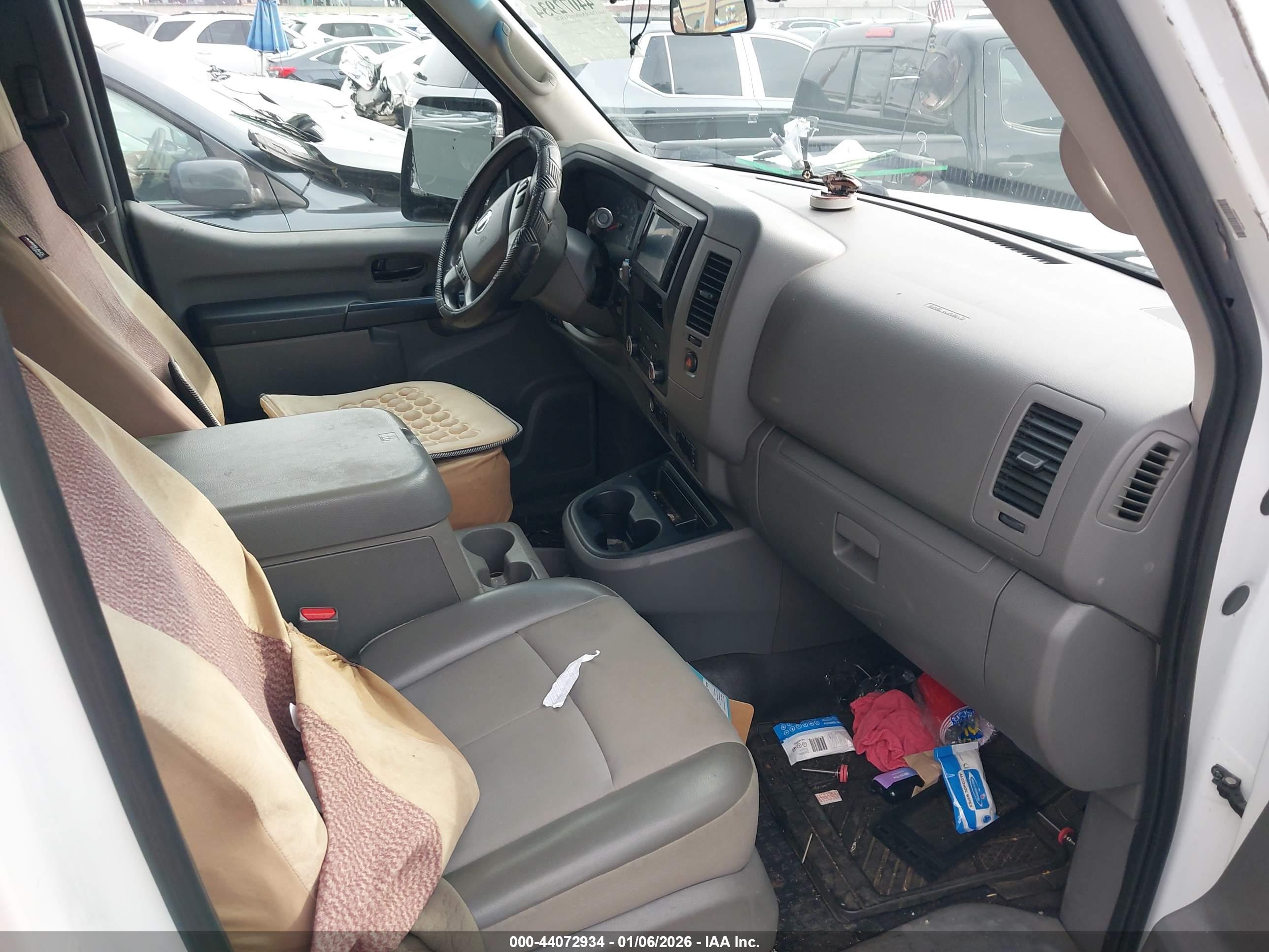 NISSAN NV image 5