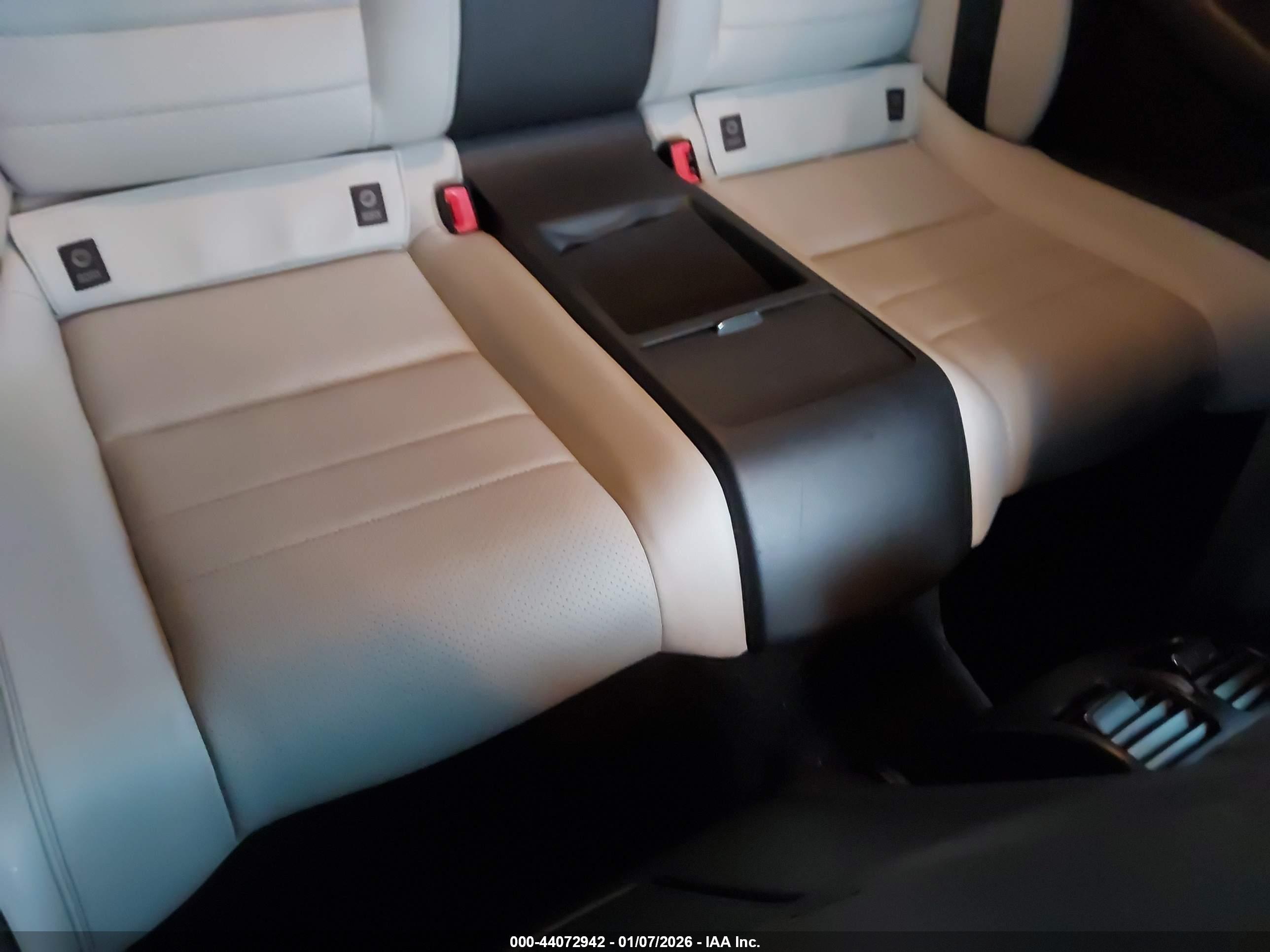 MERCEDES-BENZ C image 8