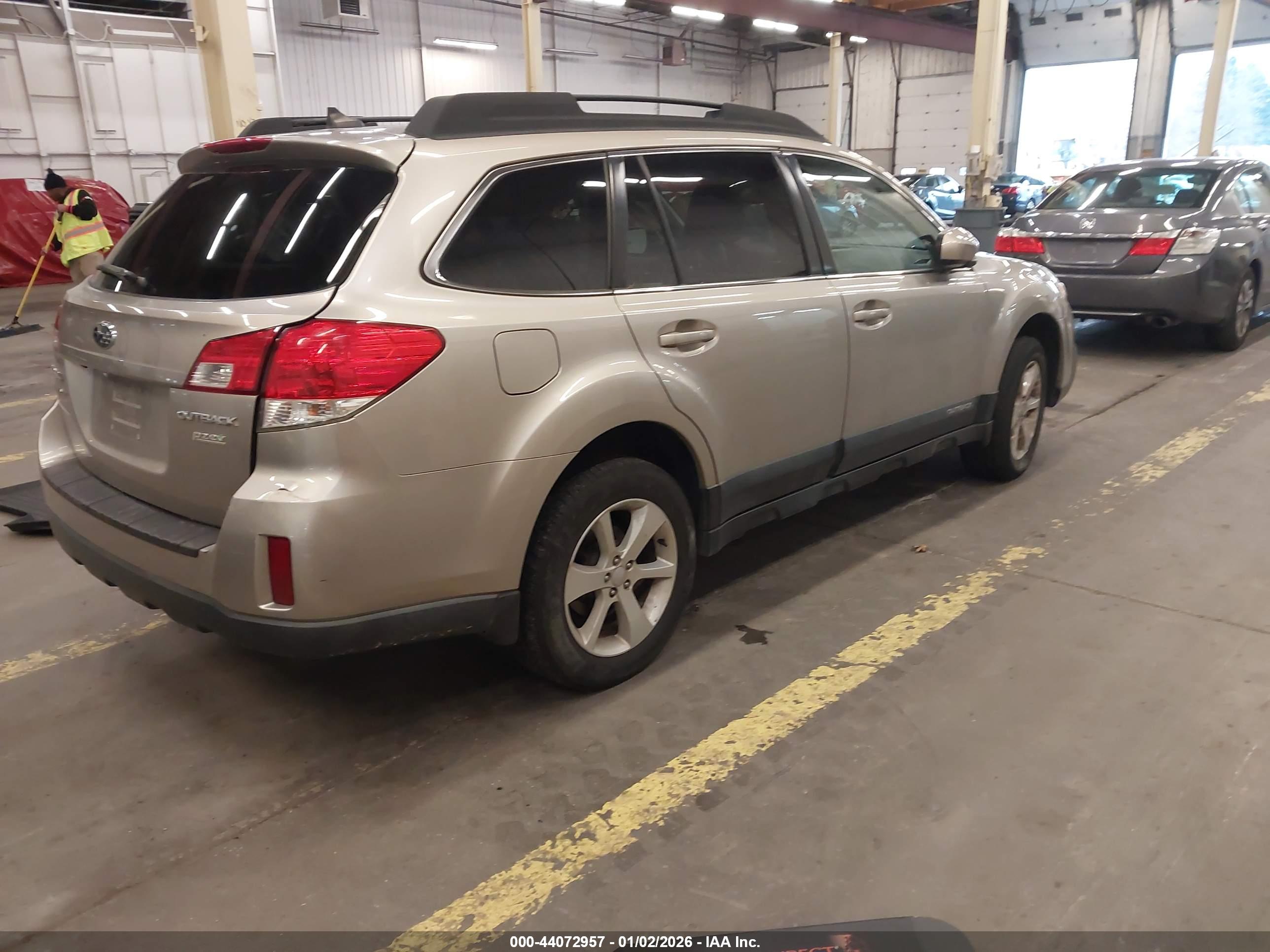 SUBARU OUTBACK image 4