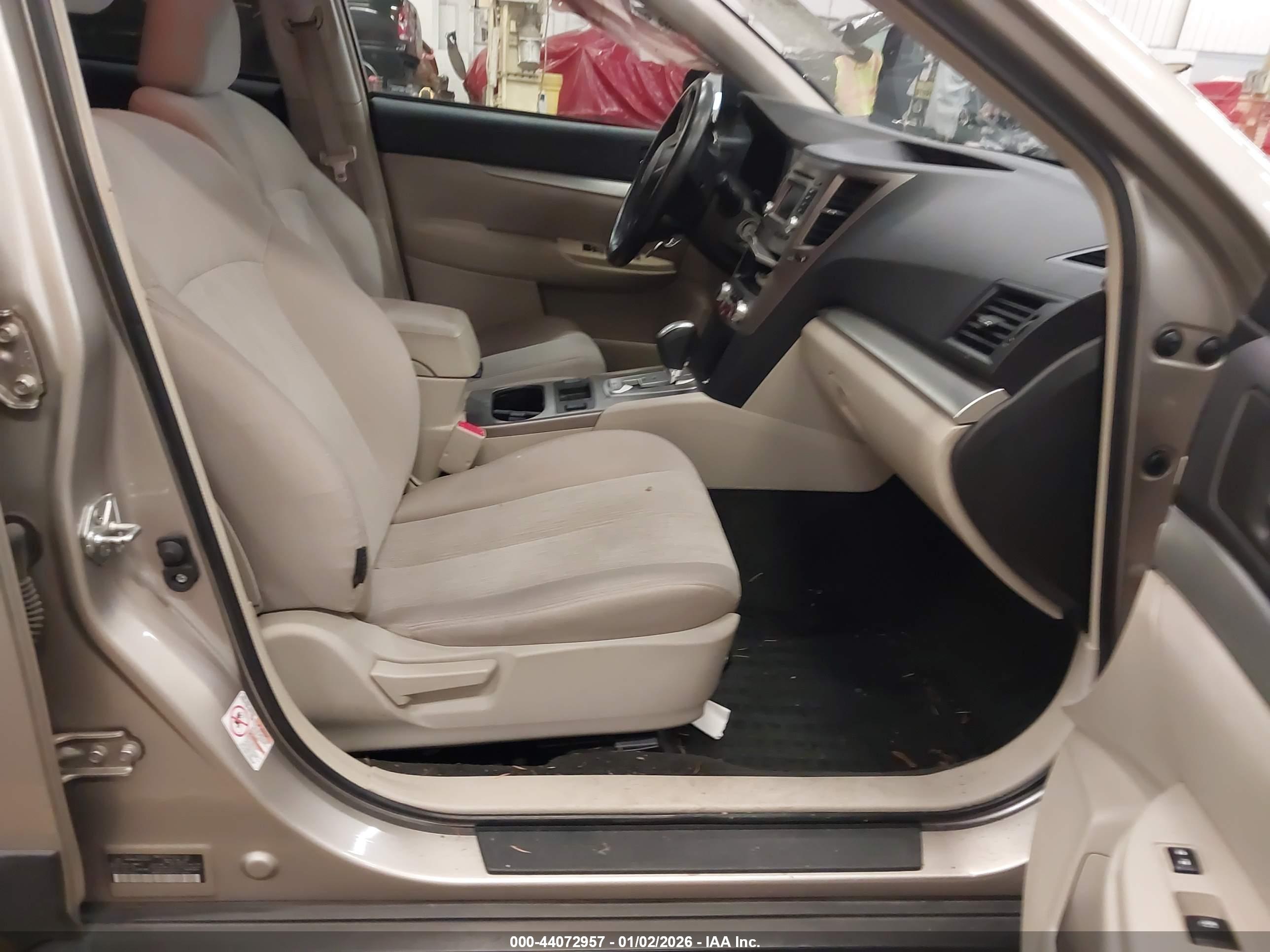 SUBARU OUTBACK image 5