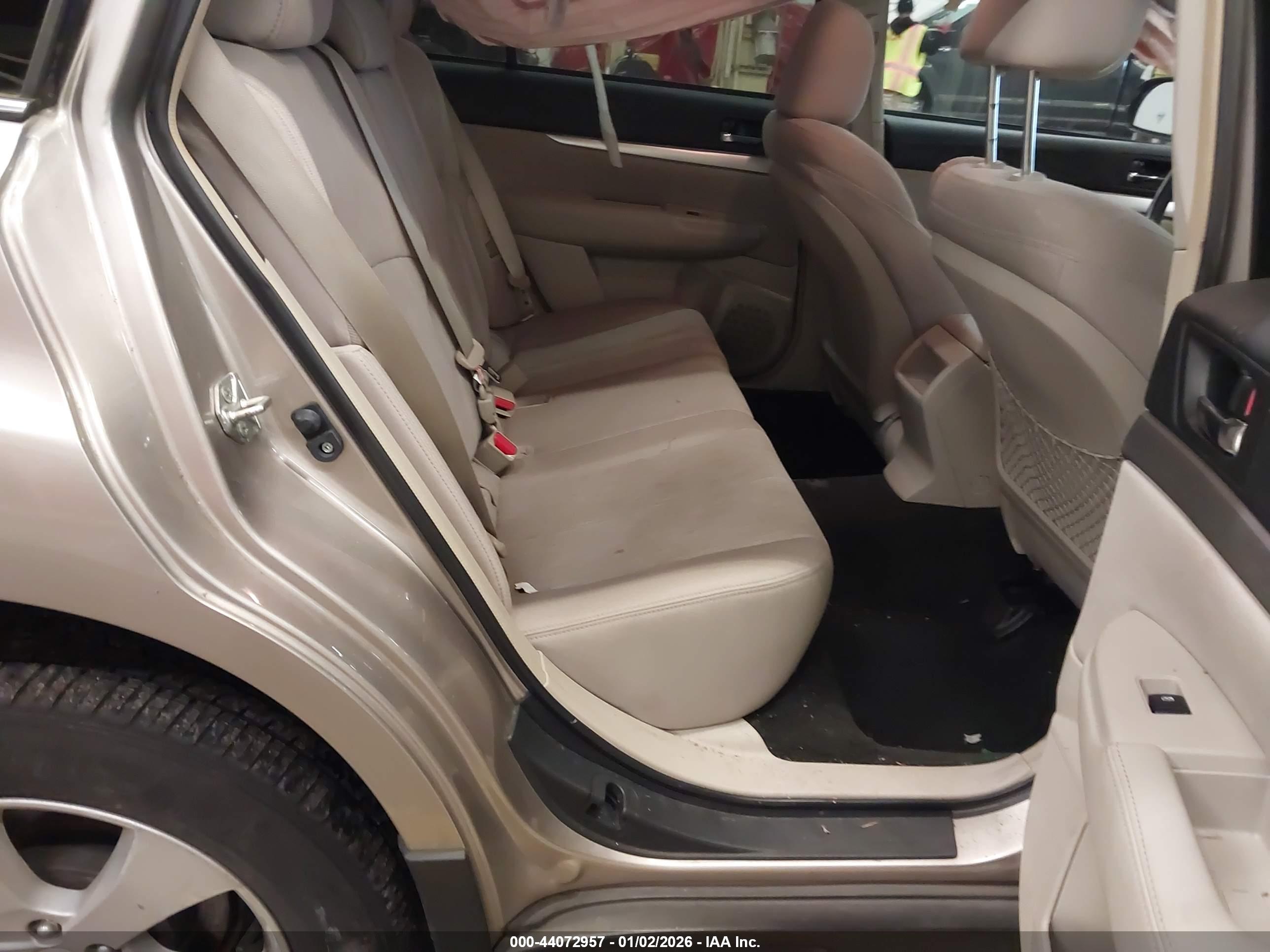 SUBARU OUTBACK image 8
