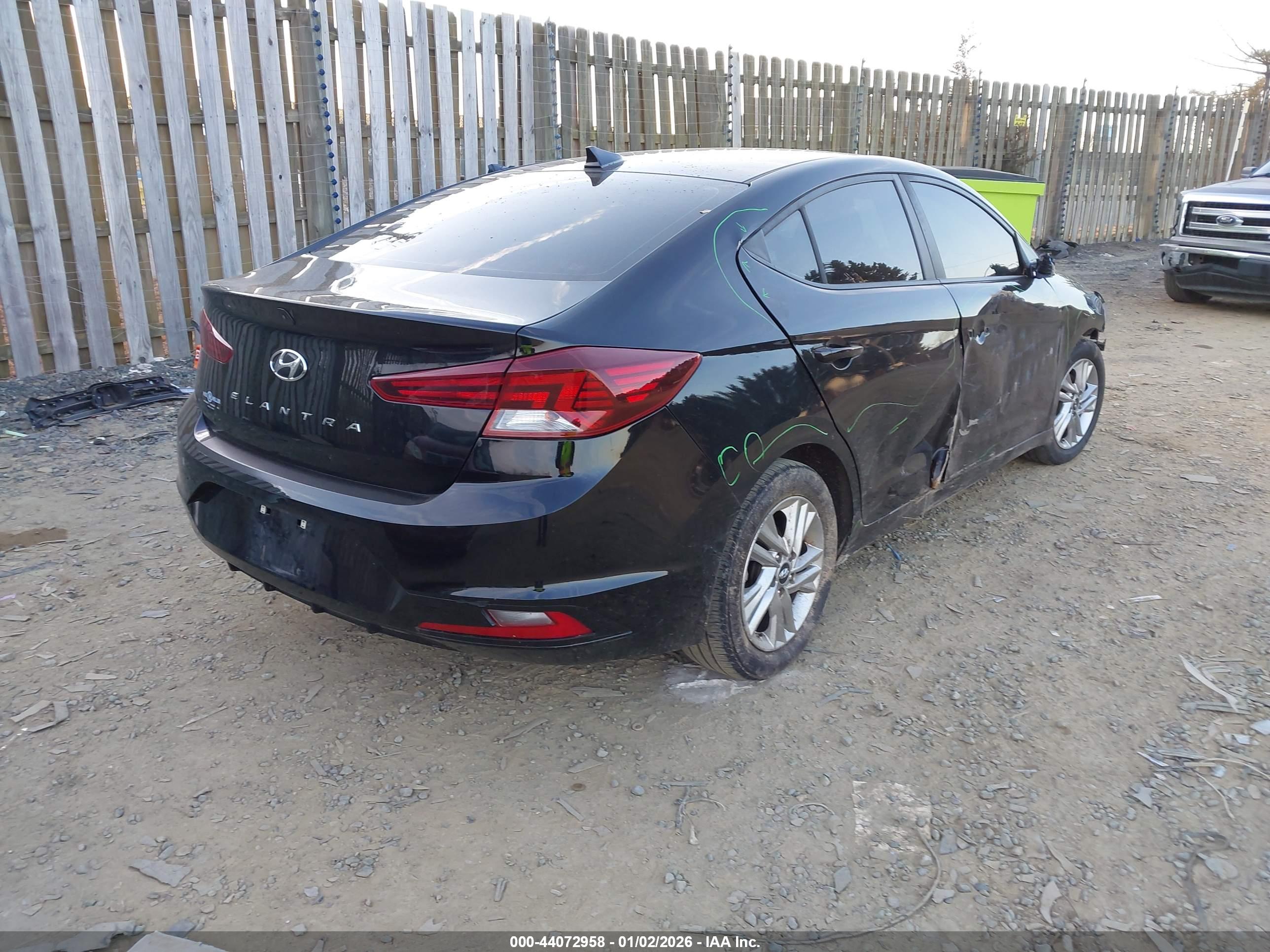 HYUNDAI ELANTRA image 4