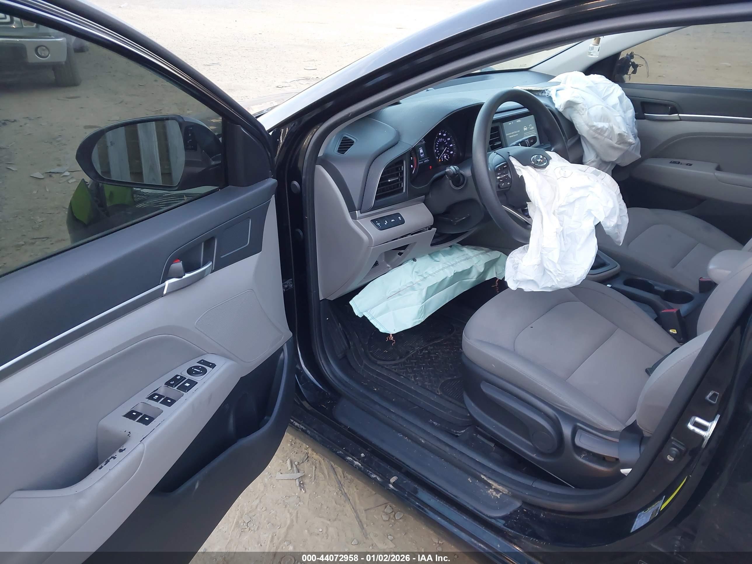 HYUNDAI ELANTRA image 5